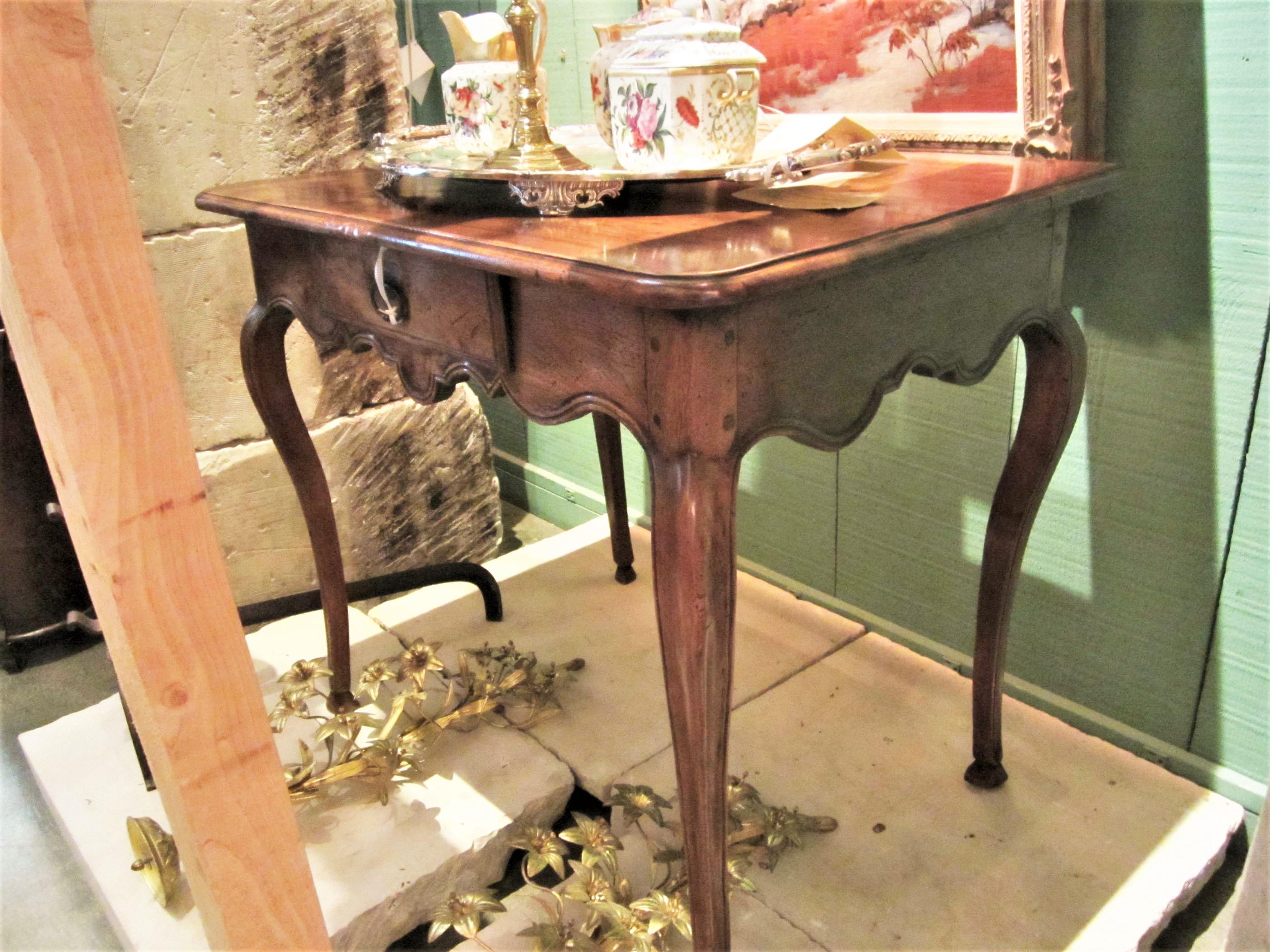 18th Century Provencal Hand Carved Walnut Wood Antique Writing Desk Side Table For Sale 3