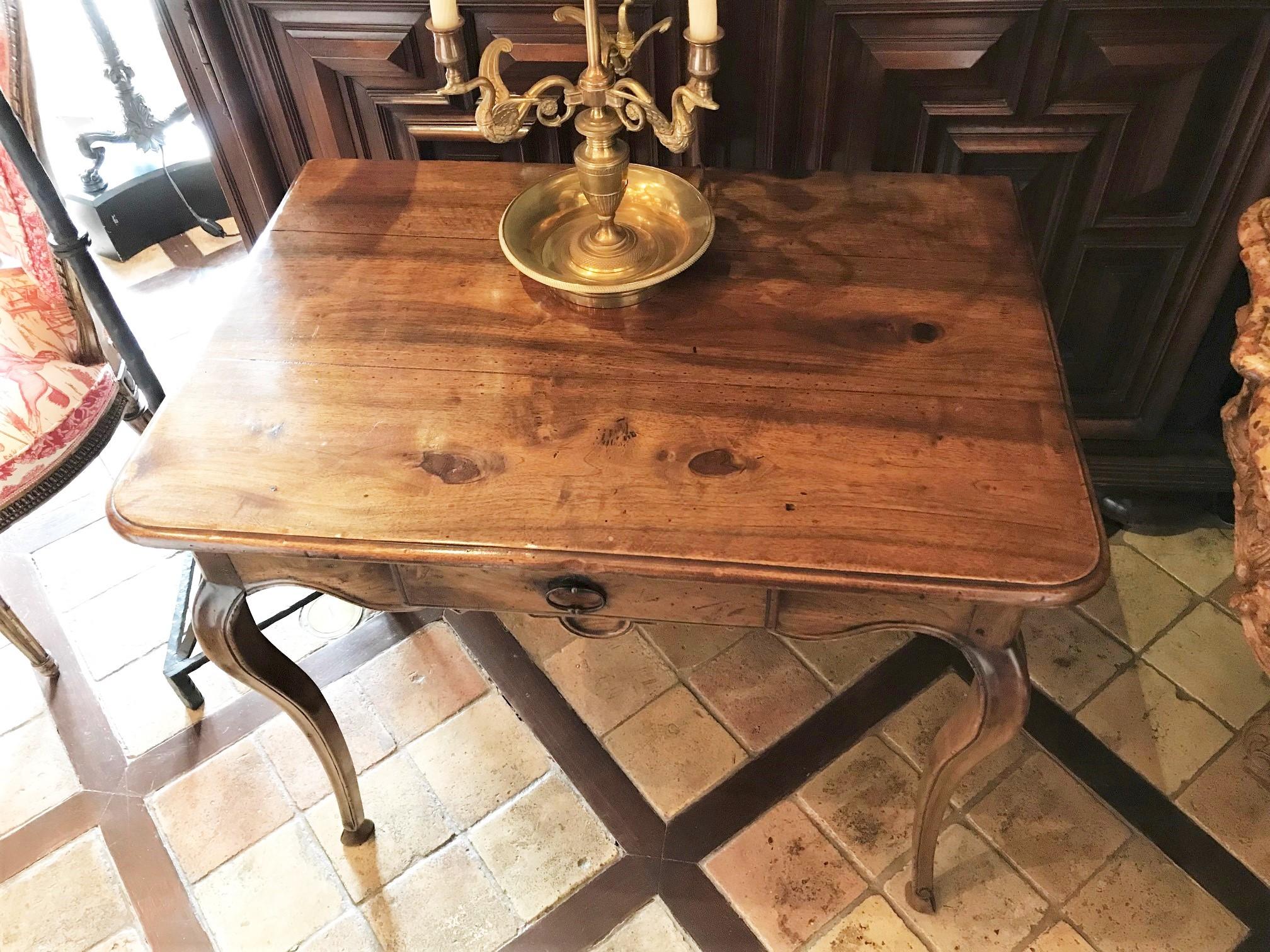 18th Century Provencal Hand Carved Walnut Wood Antique Writing Desk Side Table For Sale 4