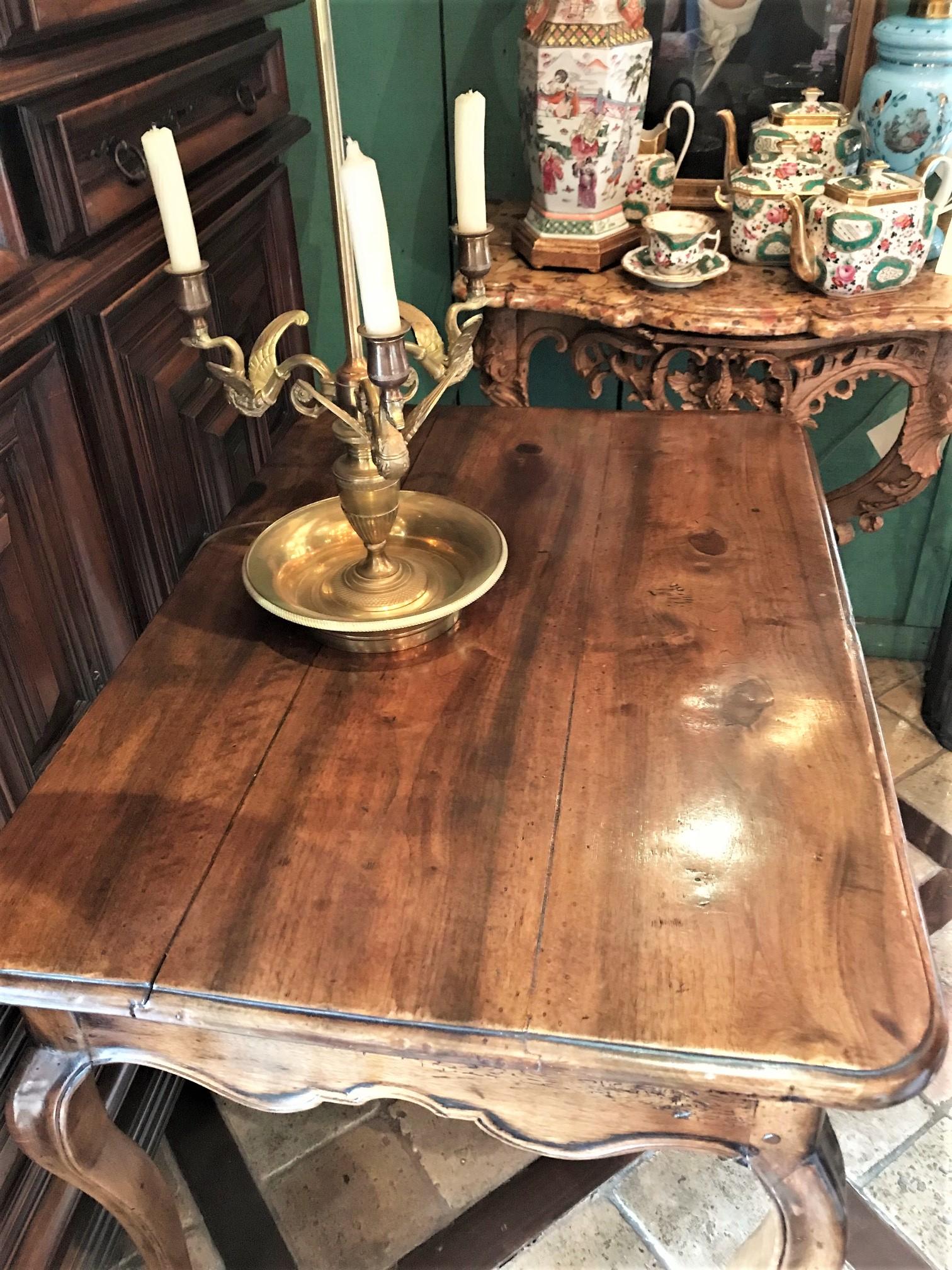 18th Century Provencal Hand Carved Walnut Wood Antique Writing Desk Side Table For Sale 2