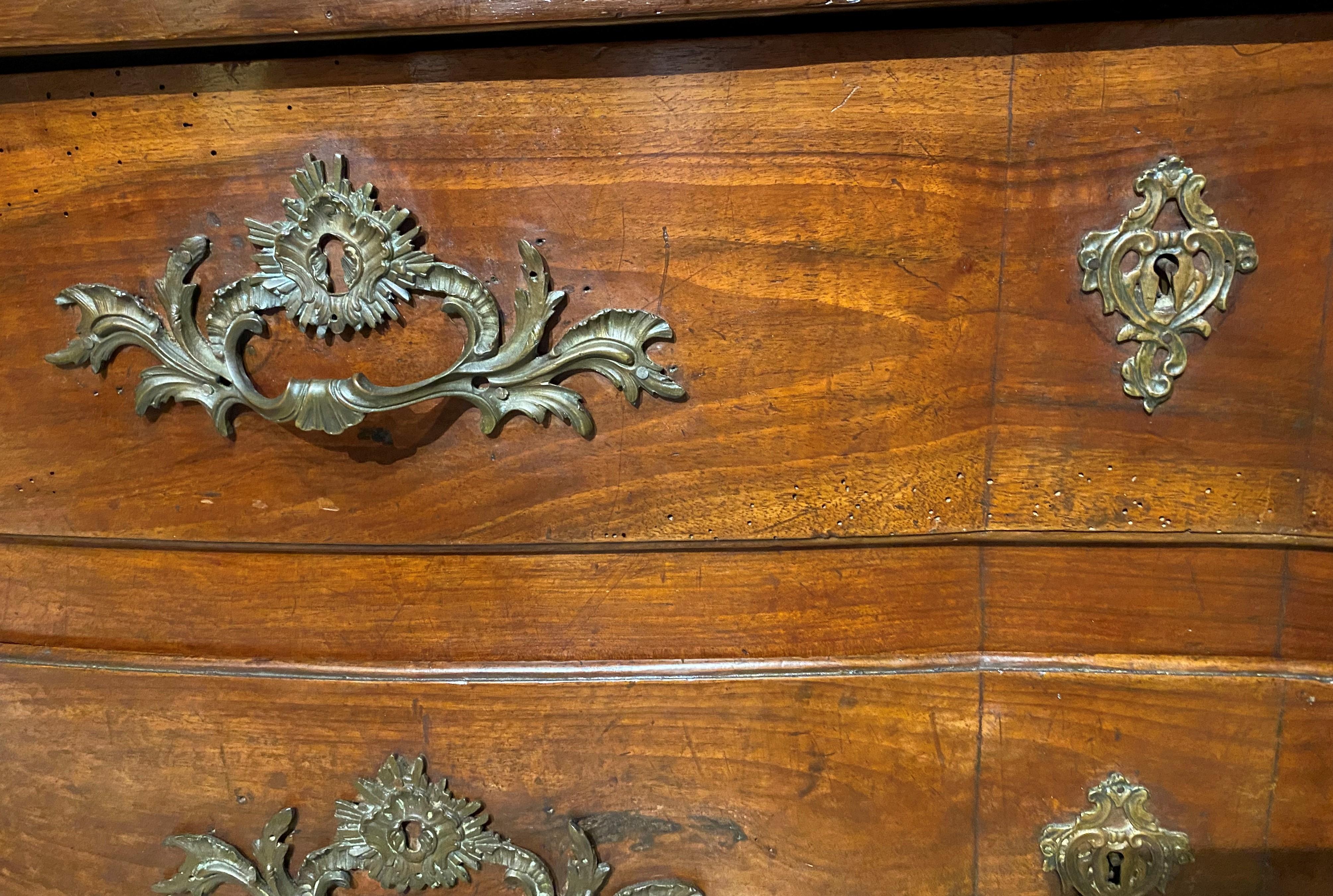18th Century Provincial Walnut Three Drawer Commode or Chest, French or Canadian In Good Condition For Sale In Milford, NH