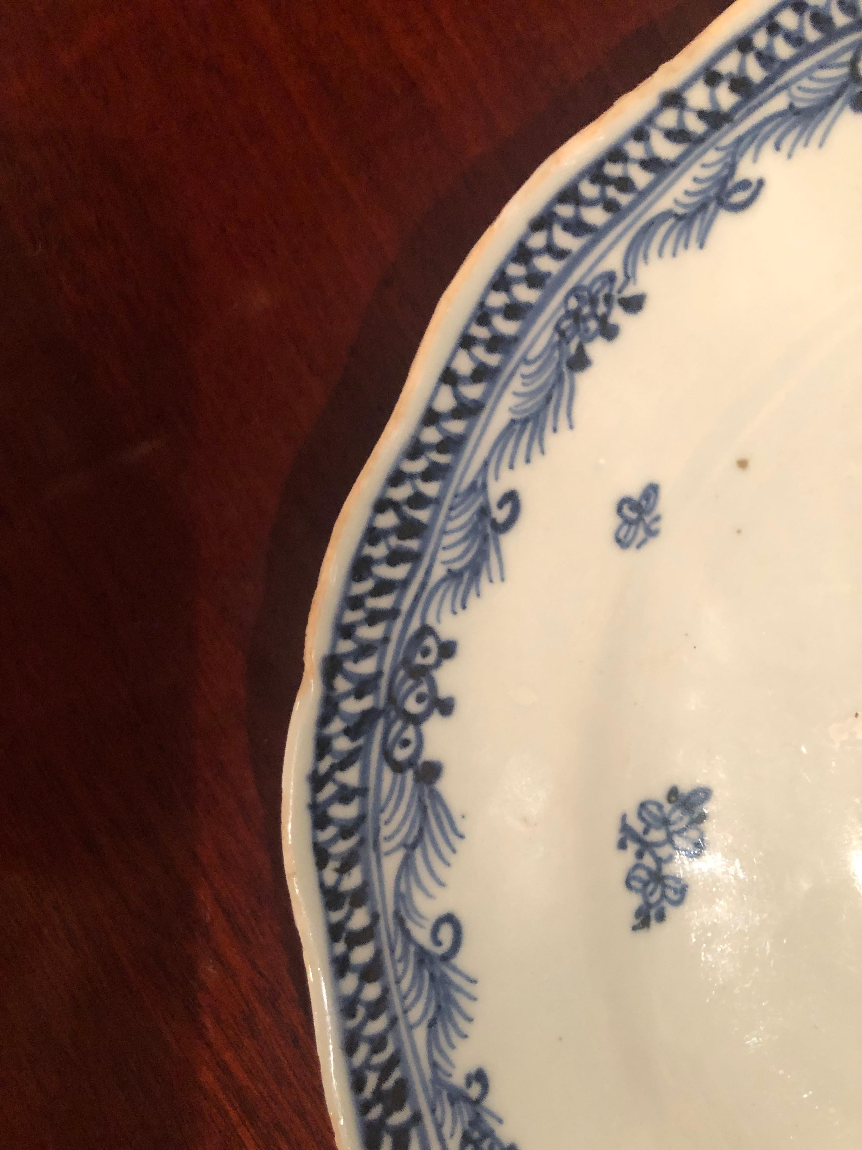 18th Century Qianlong Chinese Porcelain Blue & White Plate with Flowers For Sale 2
