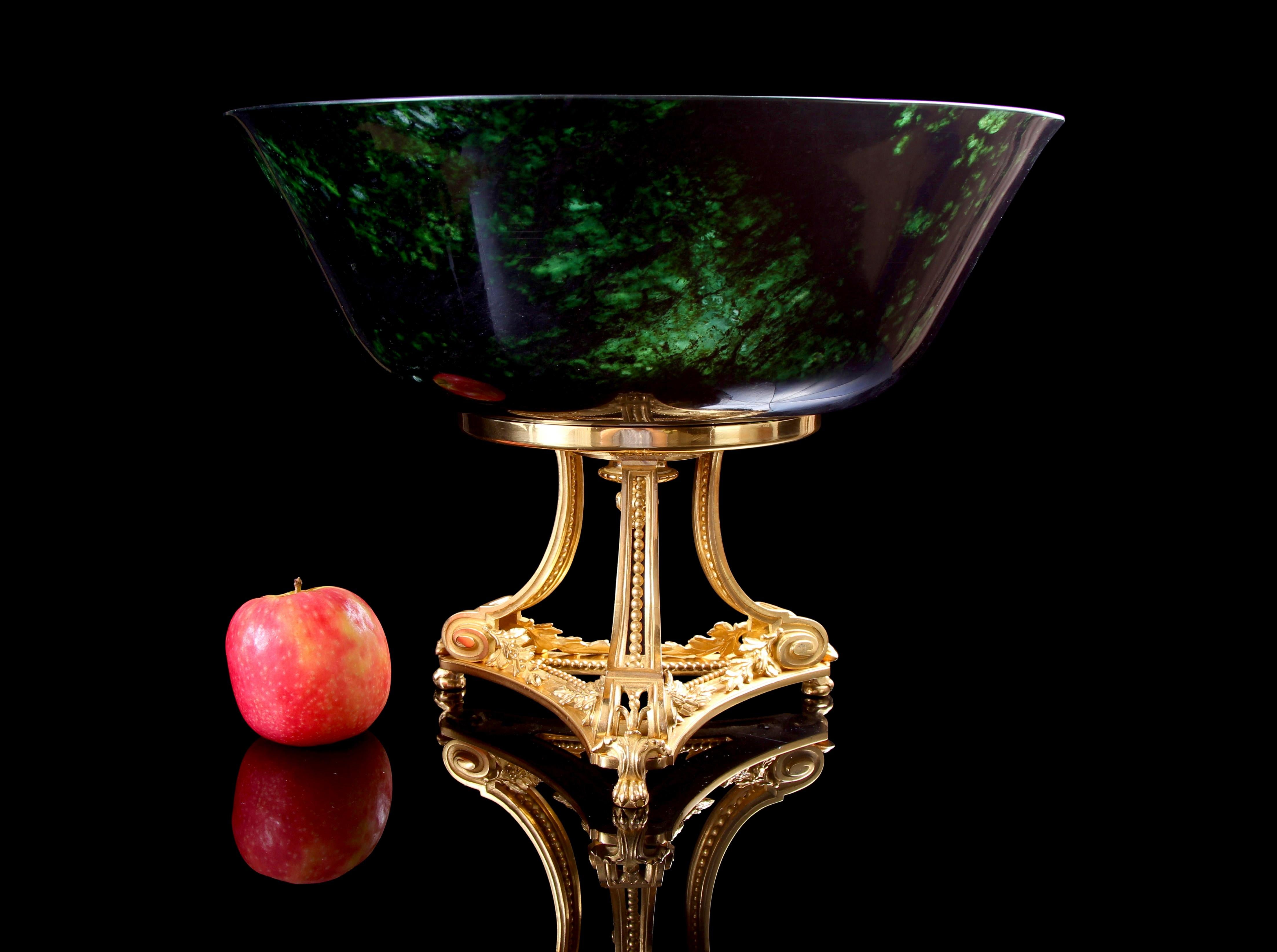 Qing 18th Century Qianlong Spinach Green Jade Bowl On 19th Century Gilt Bronze For Sale