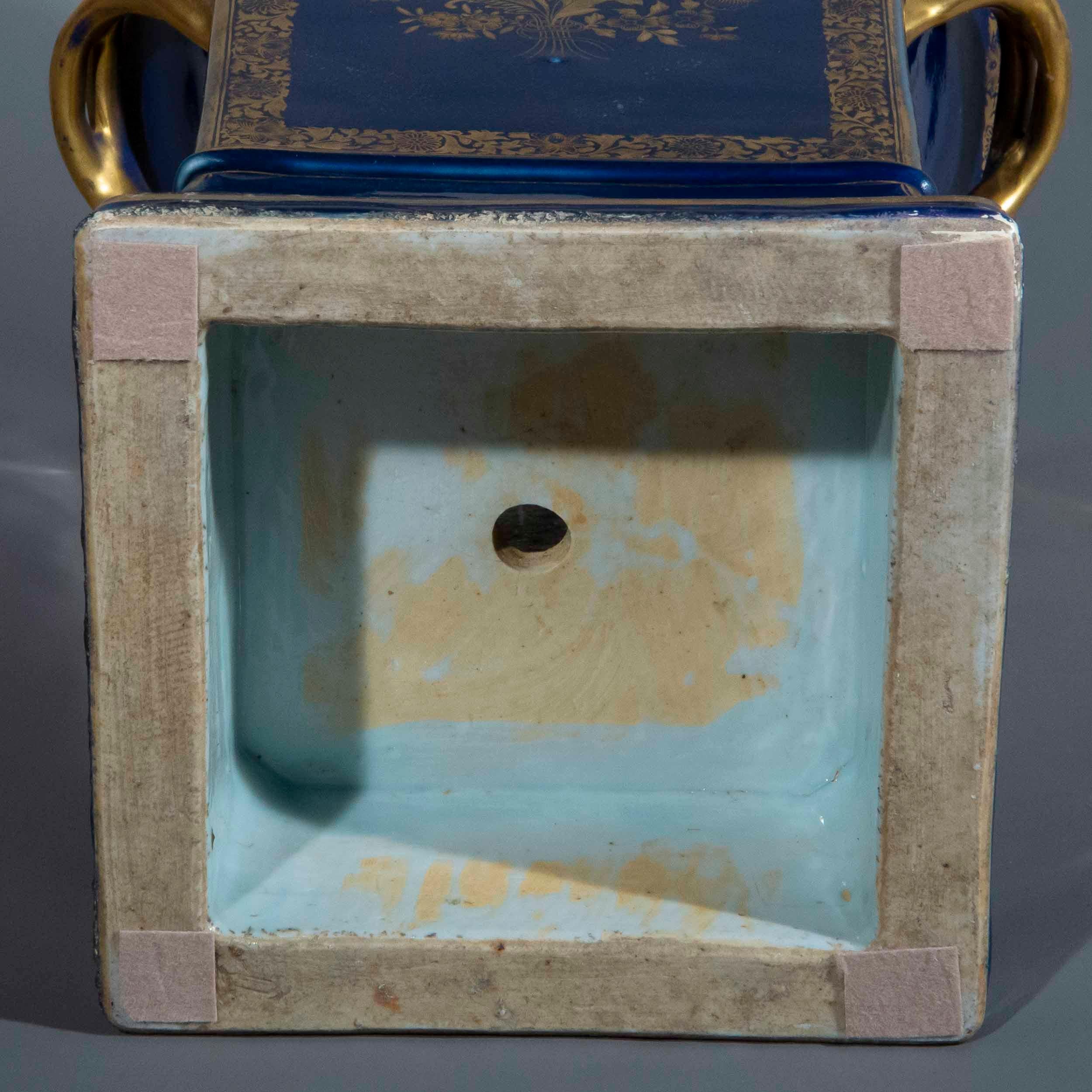 Jardinière en porcelaine de la dynastie Qing du 18e siècle en vente 5