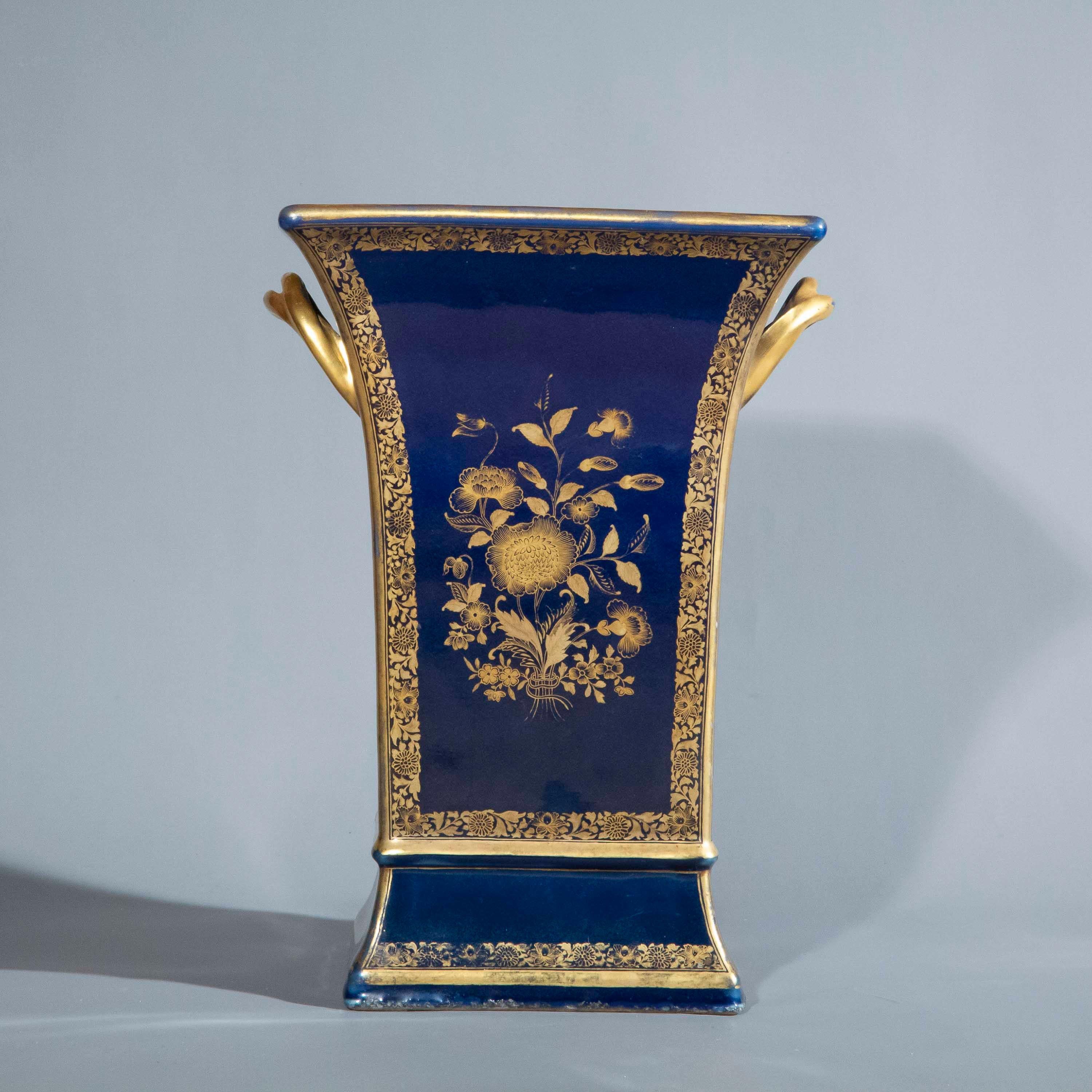 Jardinière en porcelaine de la dynastie Qing du 18e siècle en vente 6