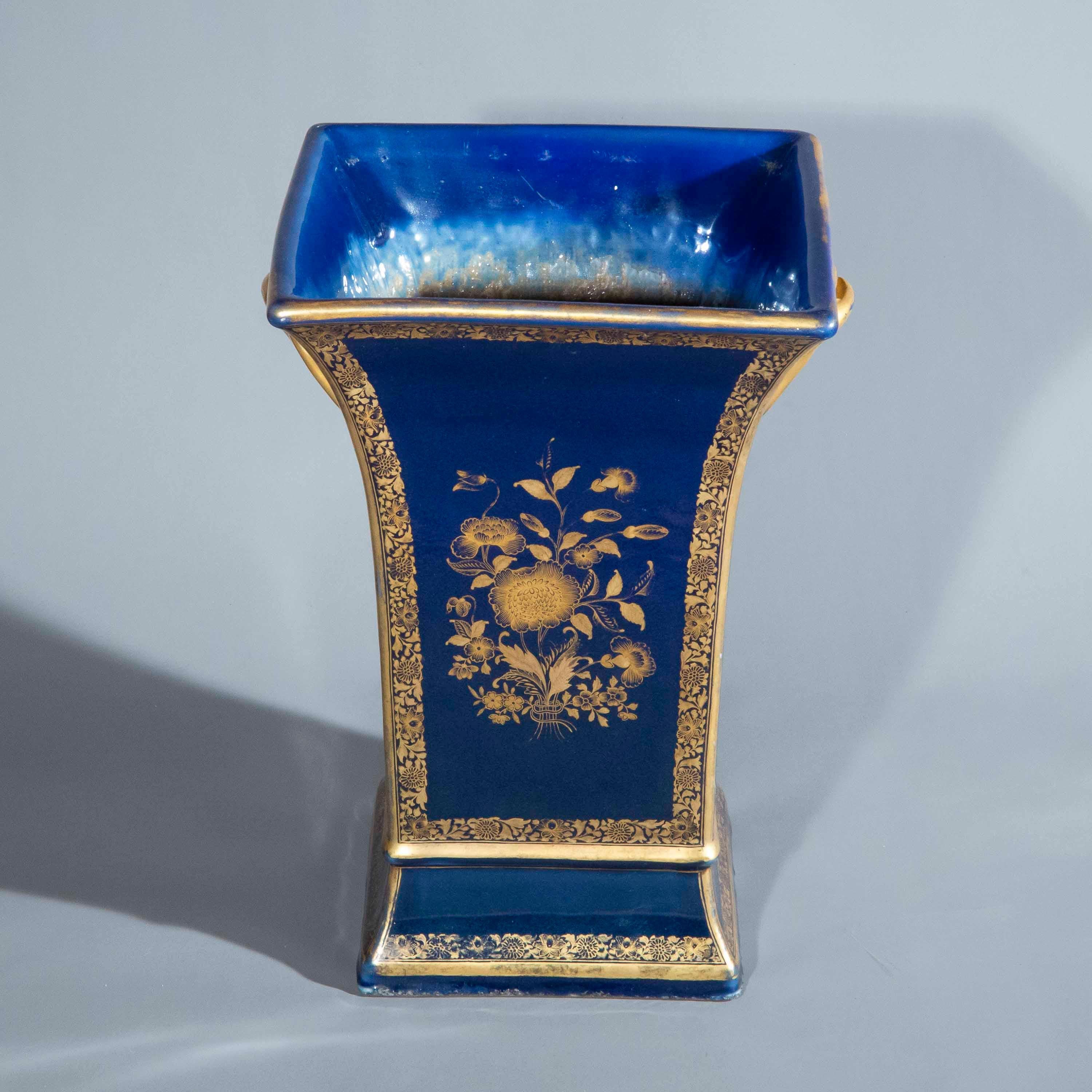 Jardinière en porcelaine de la dynastie Qing du 18e siècle Bon état - En vente à Richmond, London