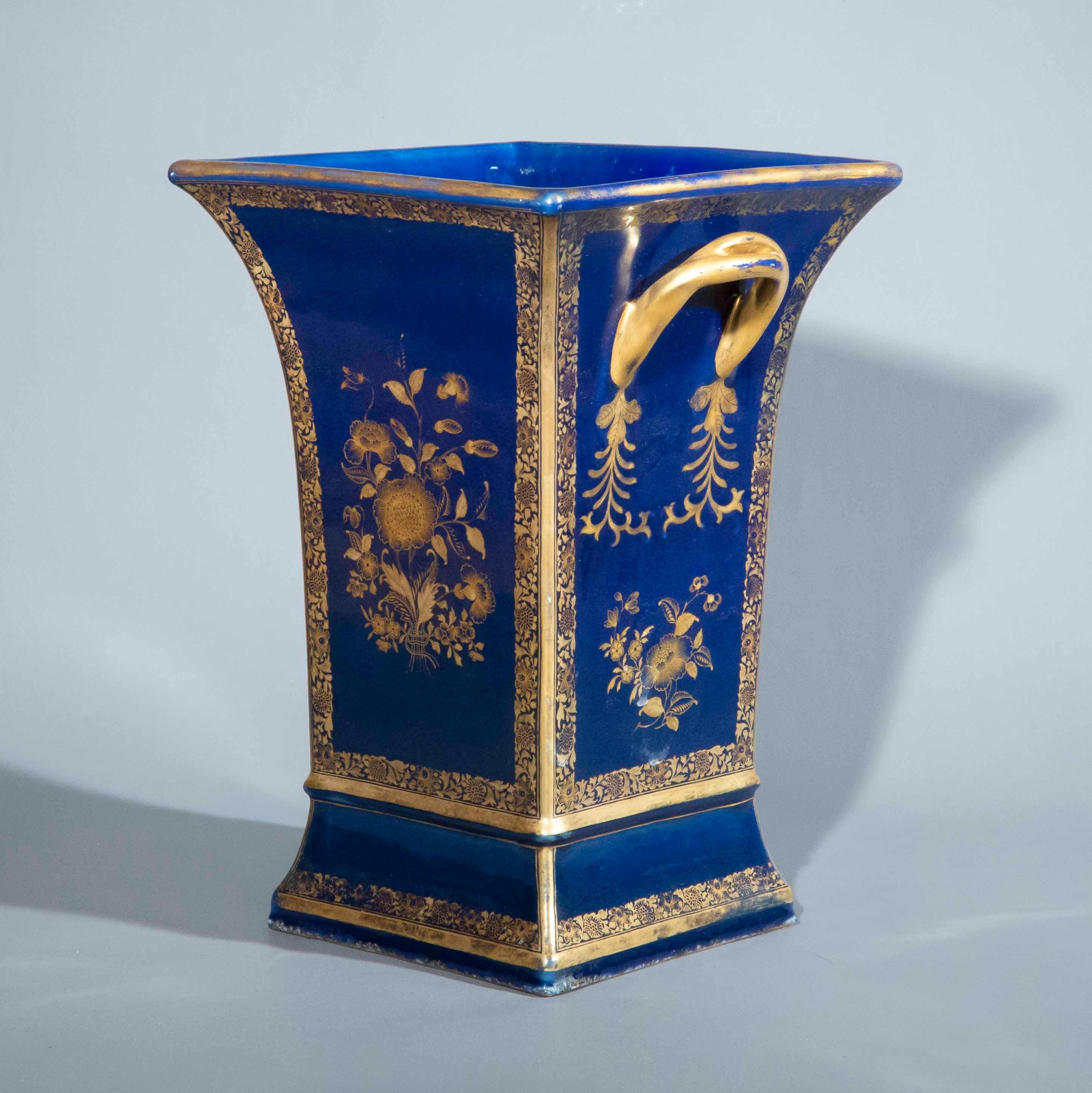 Porcelaine Jardinière en porcelaine de la dynastie Qing du 18e siècle en vente