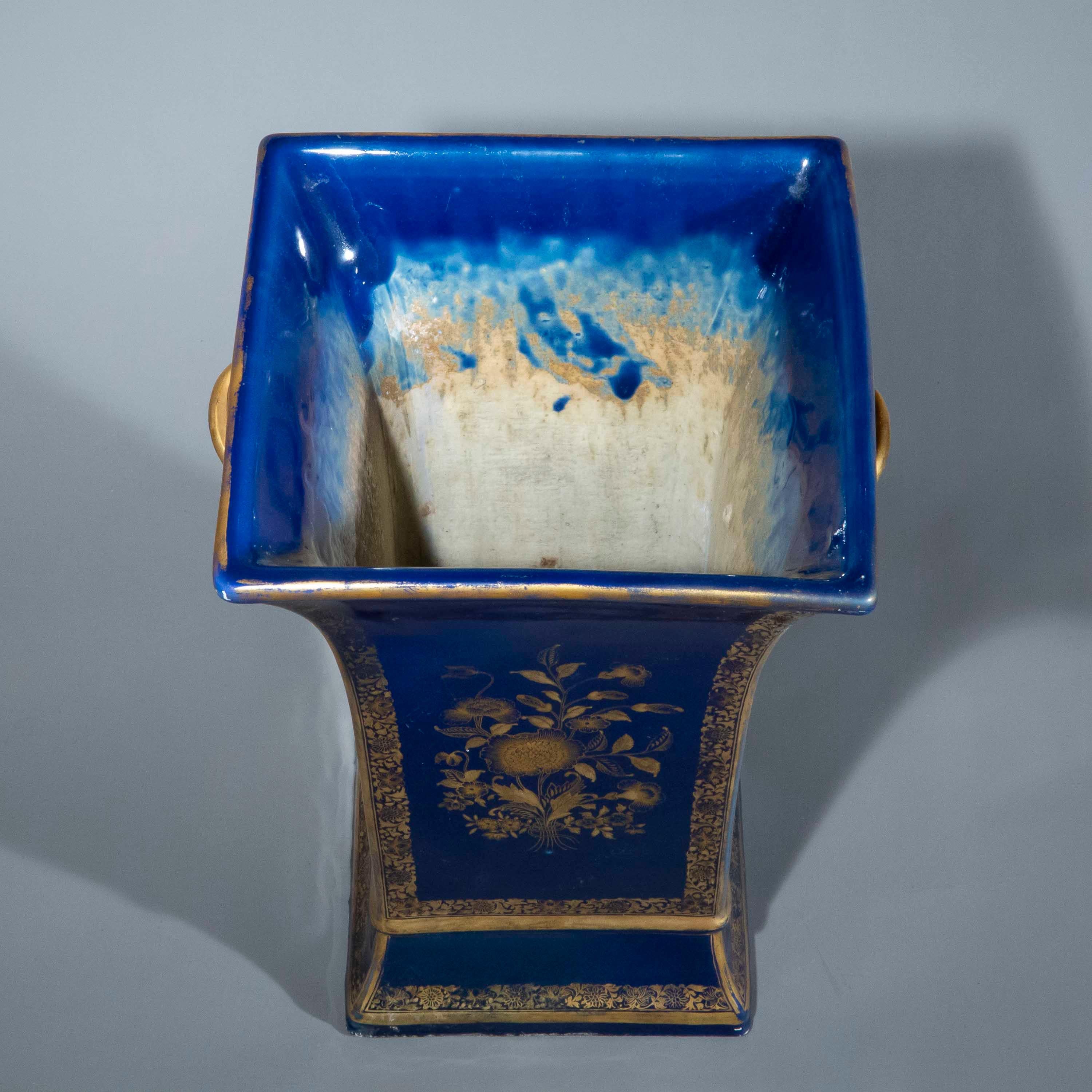 Jardinière en porcelaine de la dynastie Qing du 18e siècle en vente 4