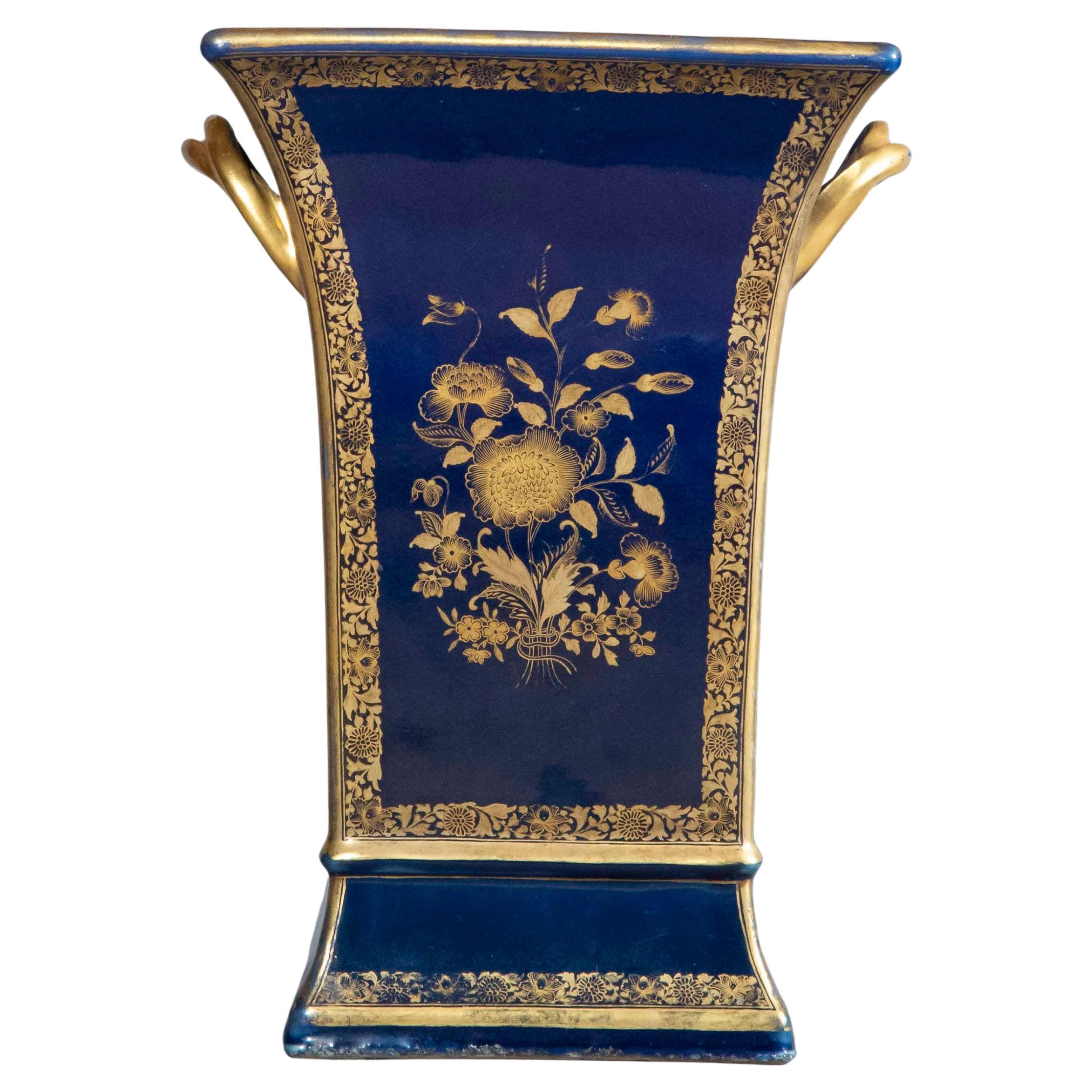 Jardinière en porcelaine de la dynastie Qing du 18e siècle en vente