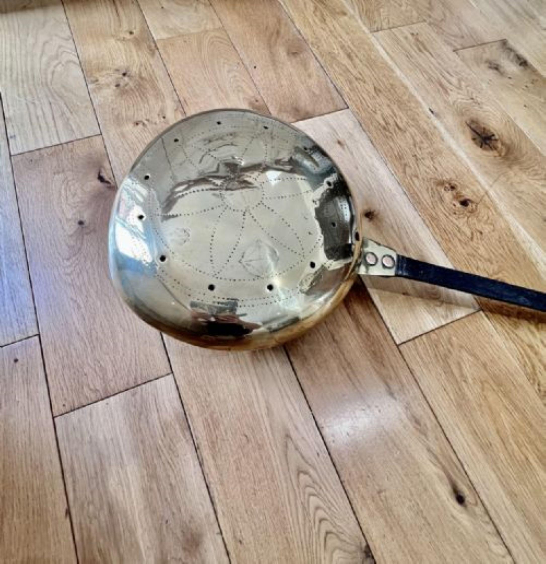 18th century quality brass warming pan In Good Condition For Sale In Ipswich, GB
