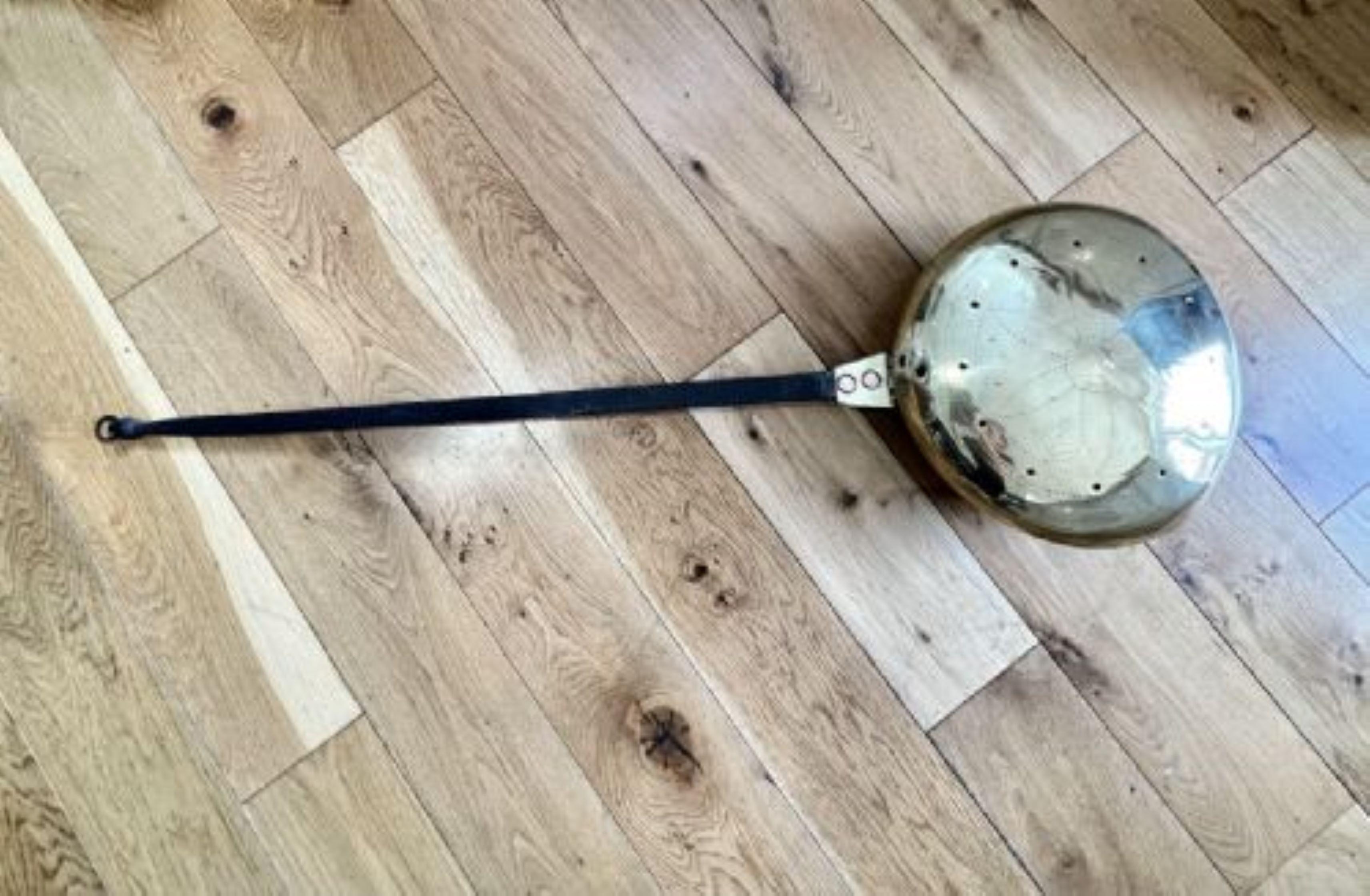 18th century quality brass warming pan For Sale 1