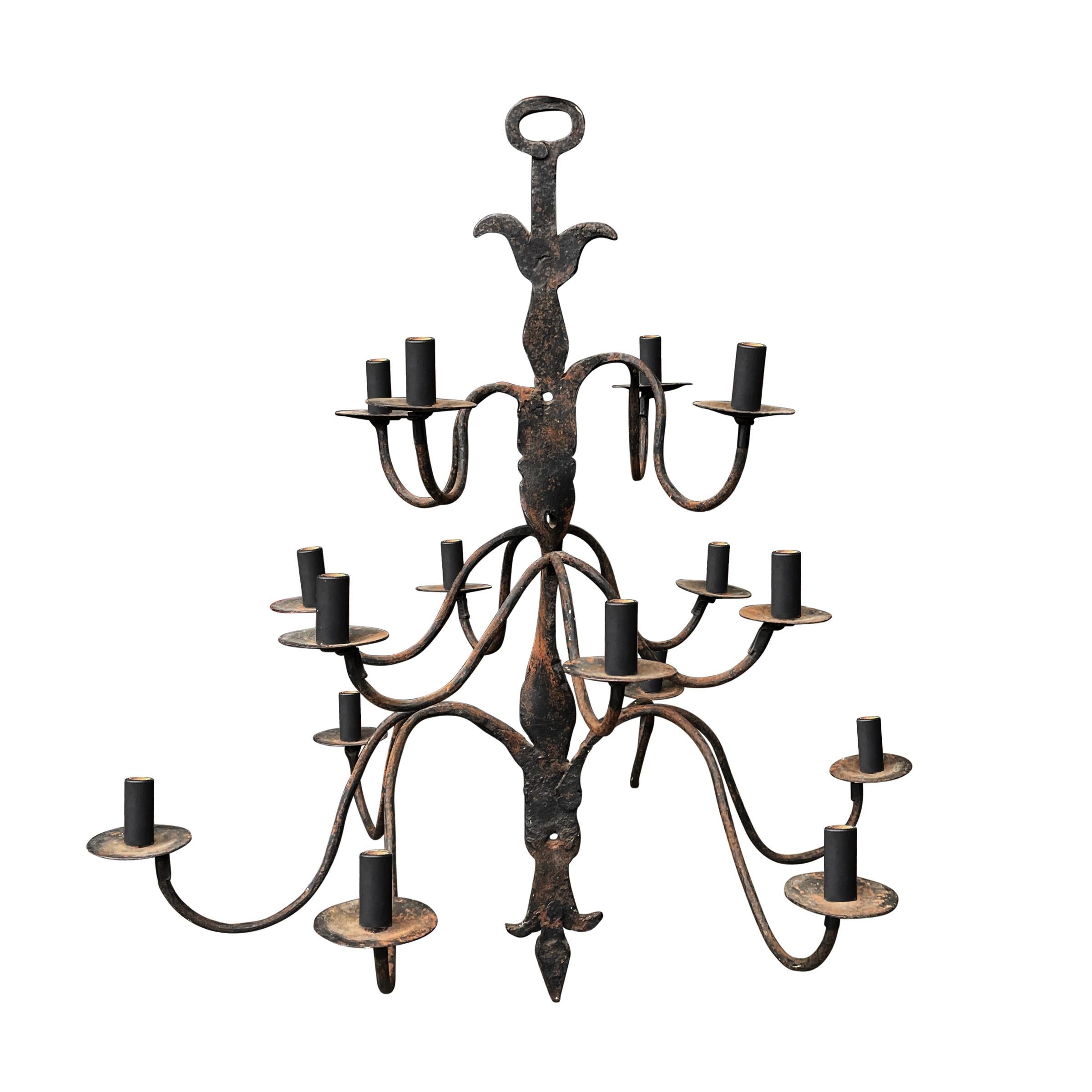 18th Century Quebecois Wrought-Iron Sixteen-Arm Chandelier In Good Condition In Chicago, IL