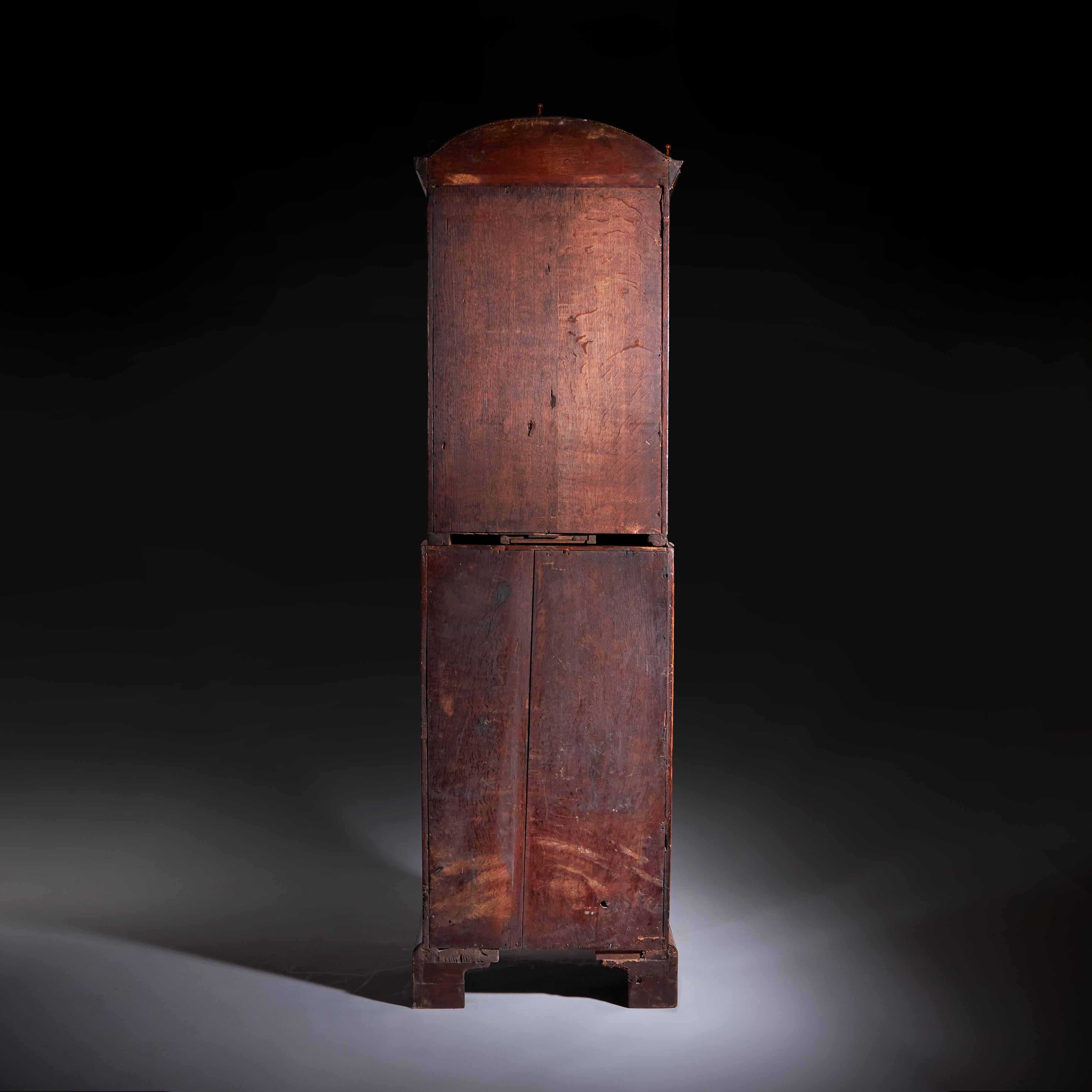 Bureau à double dôme en ronce de noyer du XVIIIe siècle de Queen Anne en vente 2