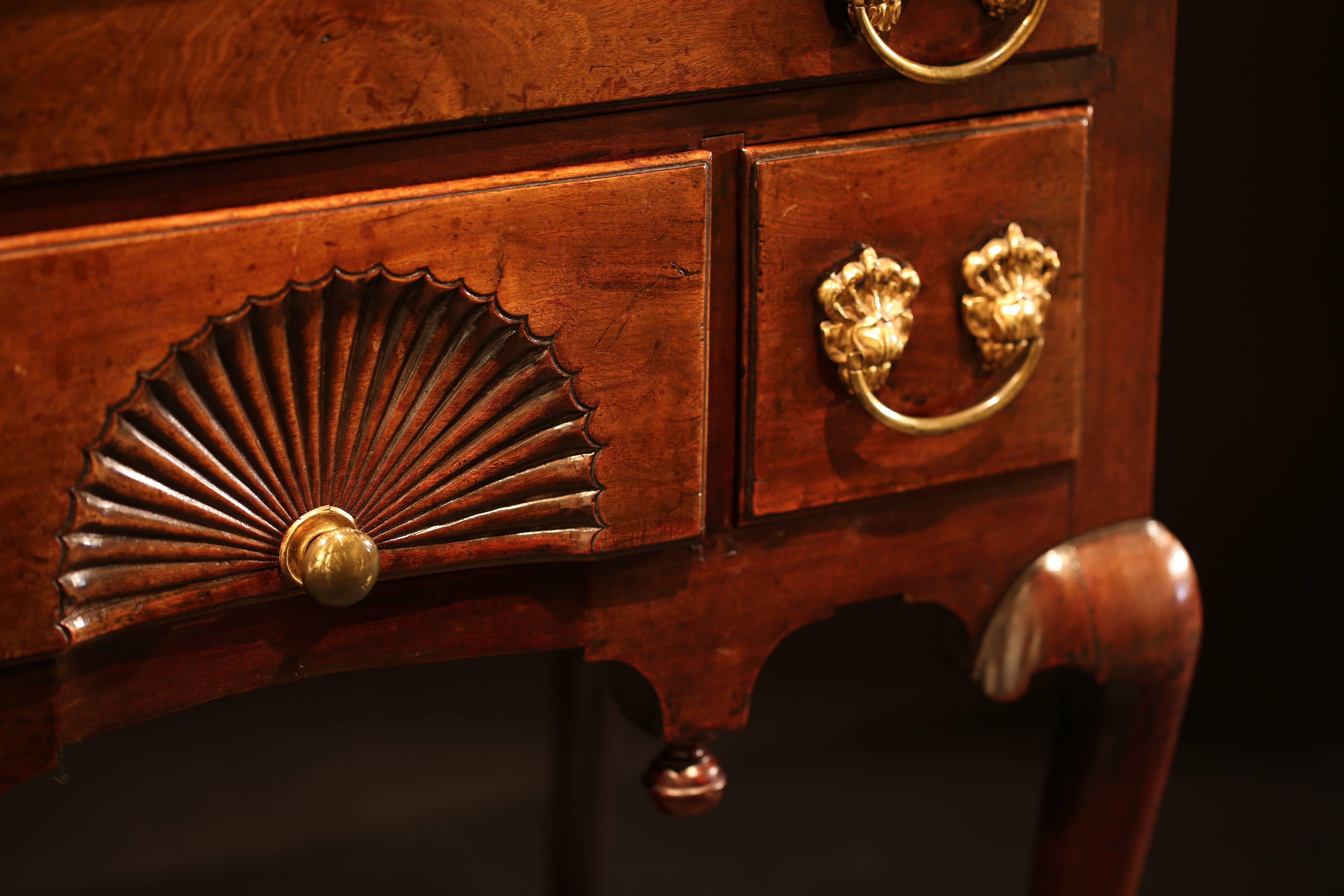 18th Century Queen Anne Cuban Mahogany Lowboy, New England In Excellent Condition In Mosman Park, AU