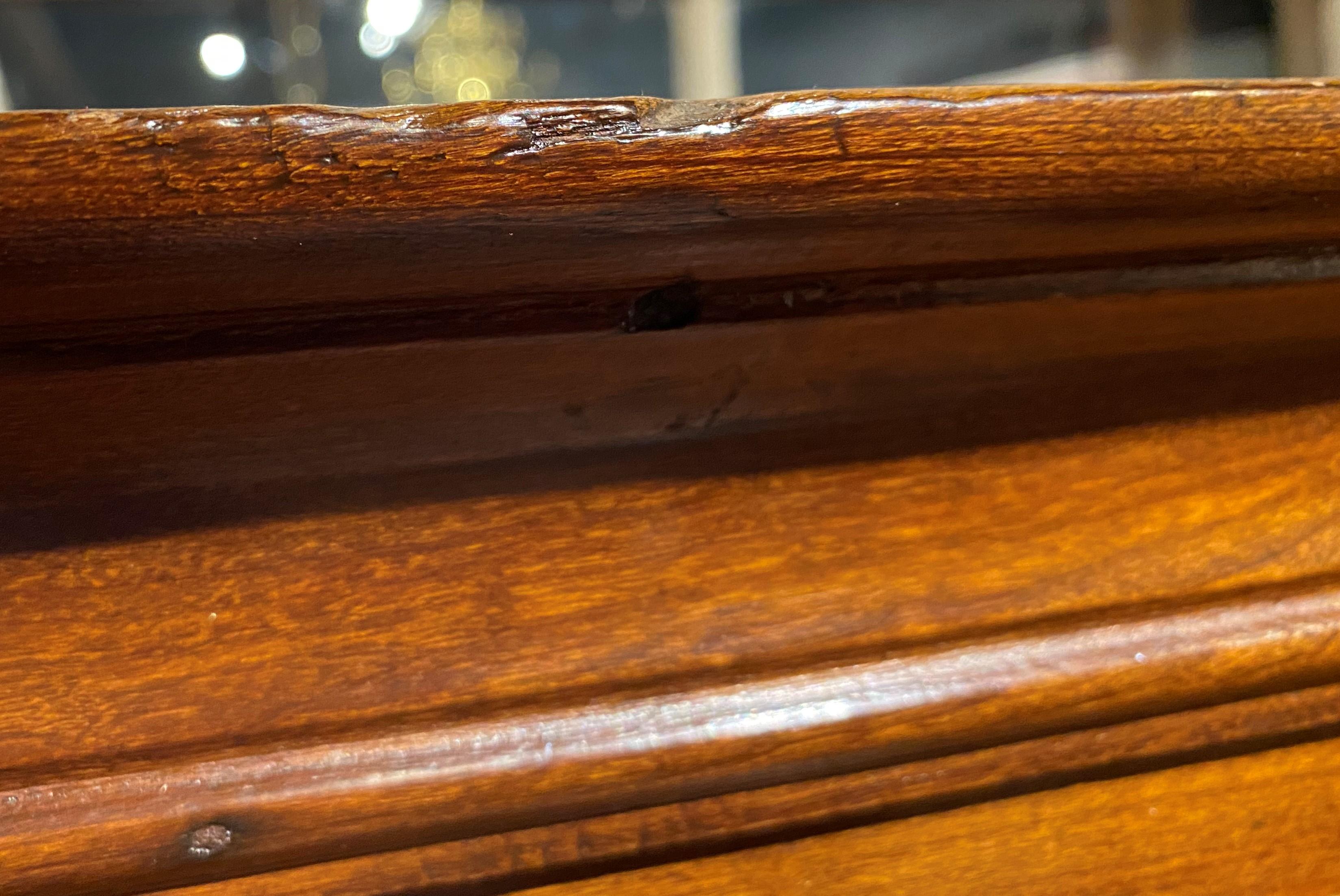 Highboy Queen Anne del XVIII secolo con ottoni incisi in vendita 9