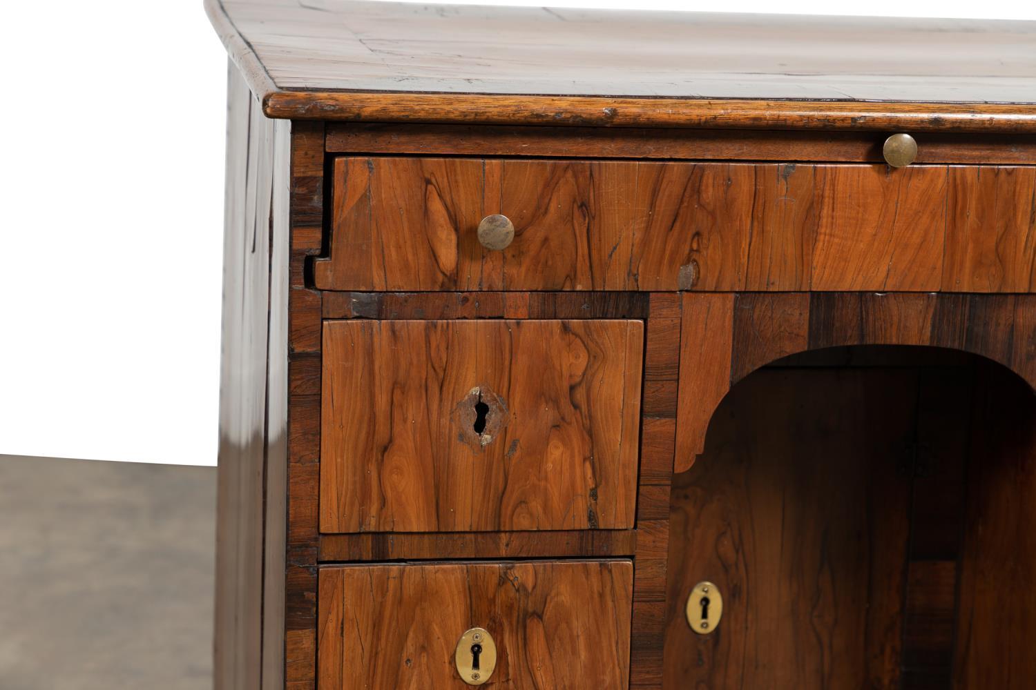 Walnut 18th Century Queen Anne Keyhole Desk For Sale