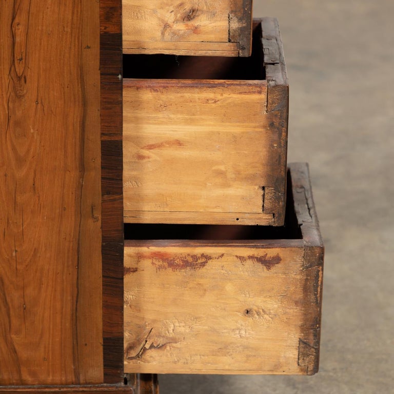 18th Century Queen Anne Keyhole Desk For Sale at 1stDibs