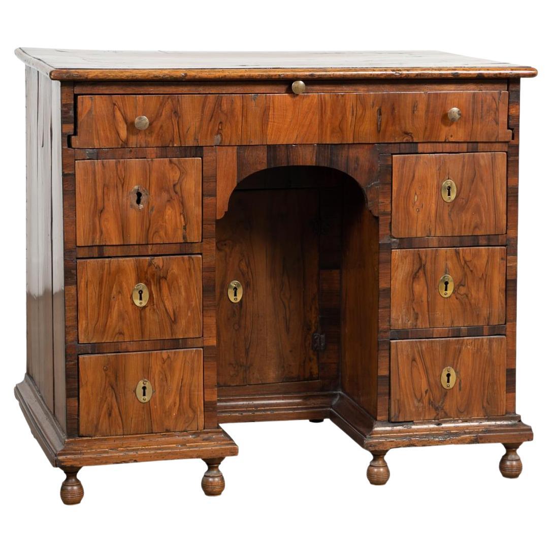 18th Century Queen Anne Keyhole Desk For Sale
