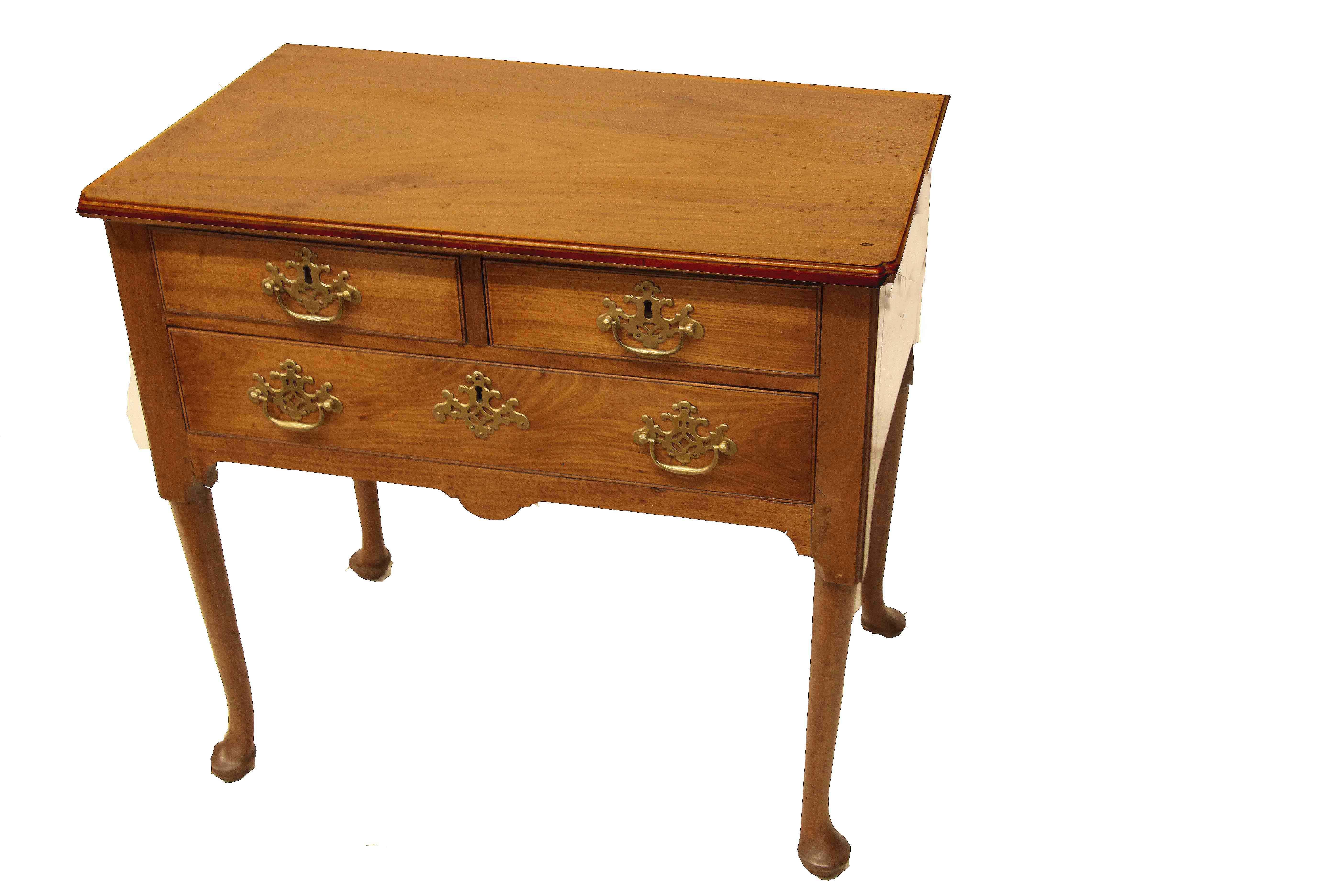 18th Century Queen Anne Lowboy In Good Condition For Sale In Wilson, NC
