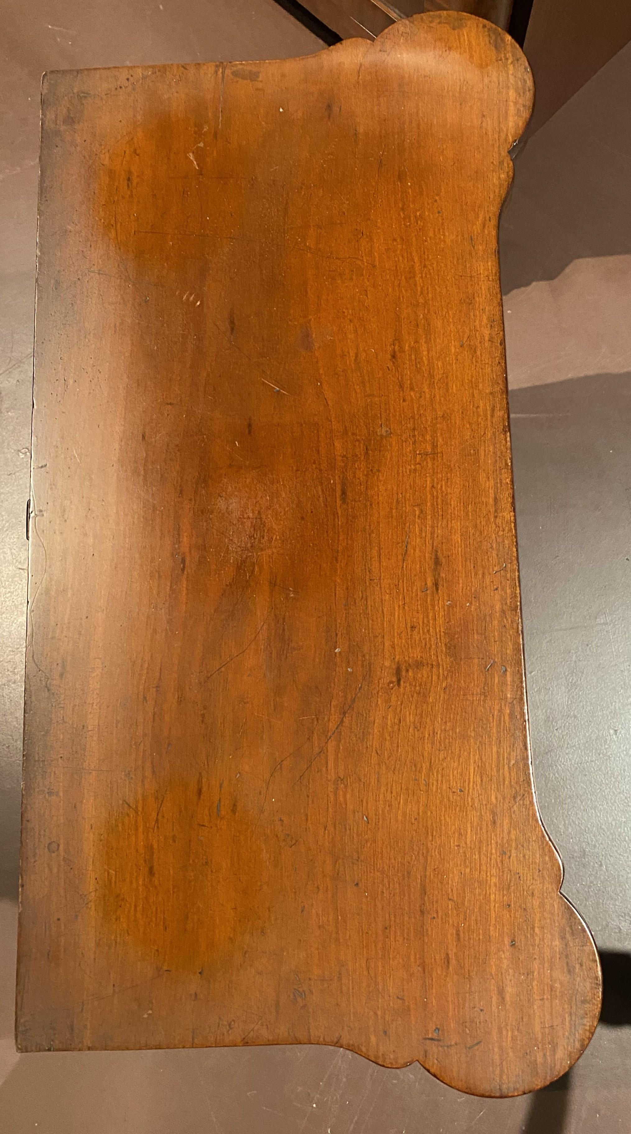 English 18th Century Queen Anne Mahogany Shell Carved Card or Gaming Table For Sale