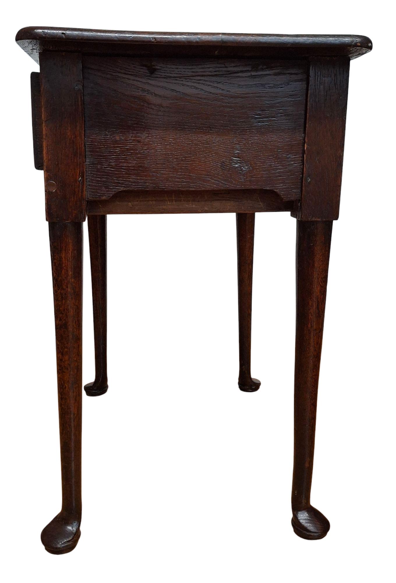 XVIIIe siècle et antérieur Lowboy en Oak Queen Anne du 18e siècle en vente