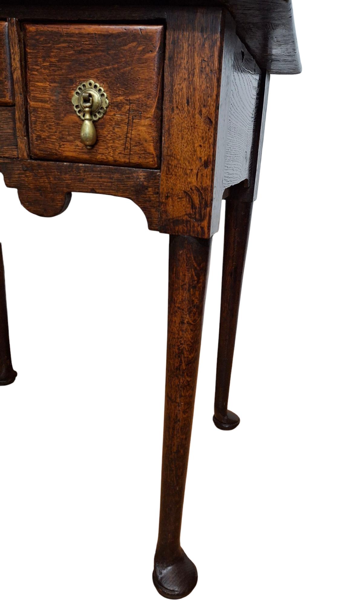 Lowboy en Oak Queen Anne du 18e siècle en vente 1
