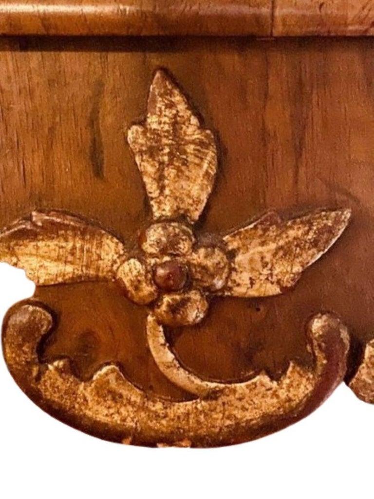 Anglais Miroir en noyer et bois doré du XVIIIe siècle de Queen Anne, vers 1750 en vente