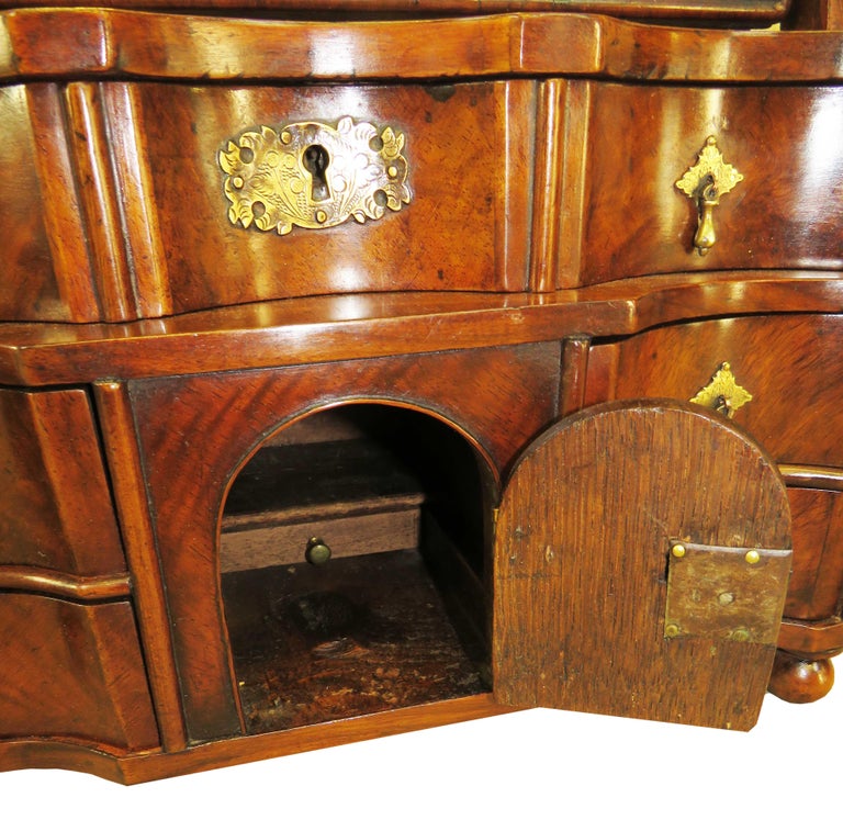18th Century Queen Anne Walnut Dressing Table Mirror at 1stDibs