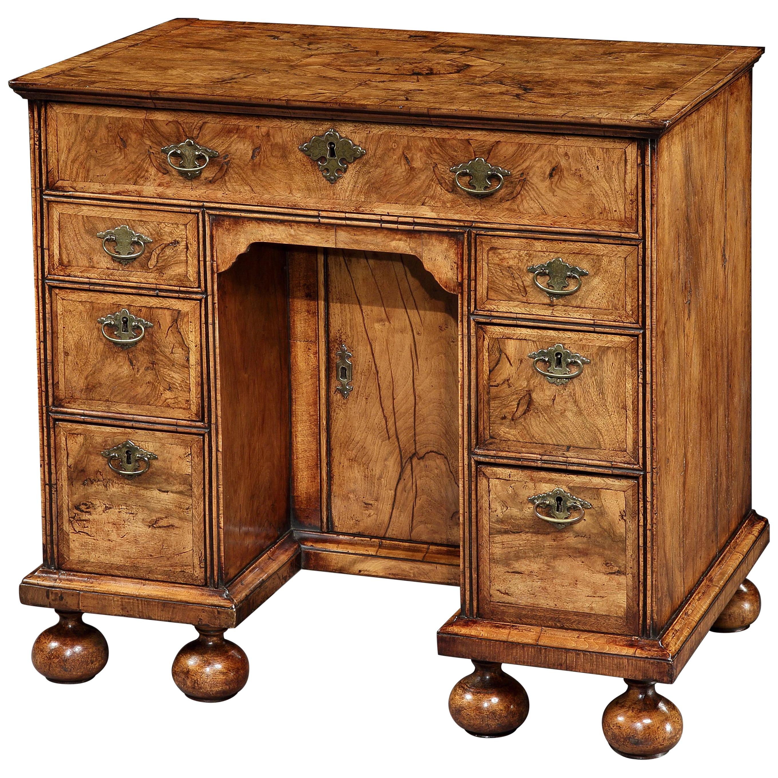 18th Century Queen Anne Walnut Kneehole Desk For Sale At 1stdibs