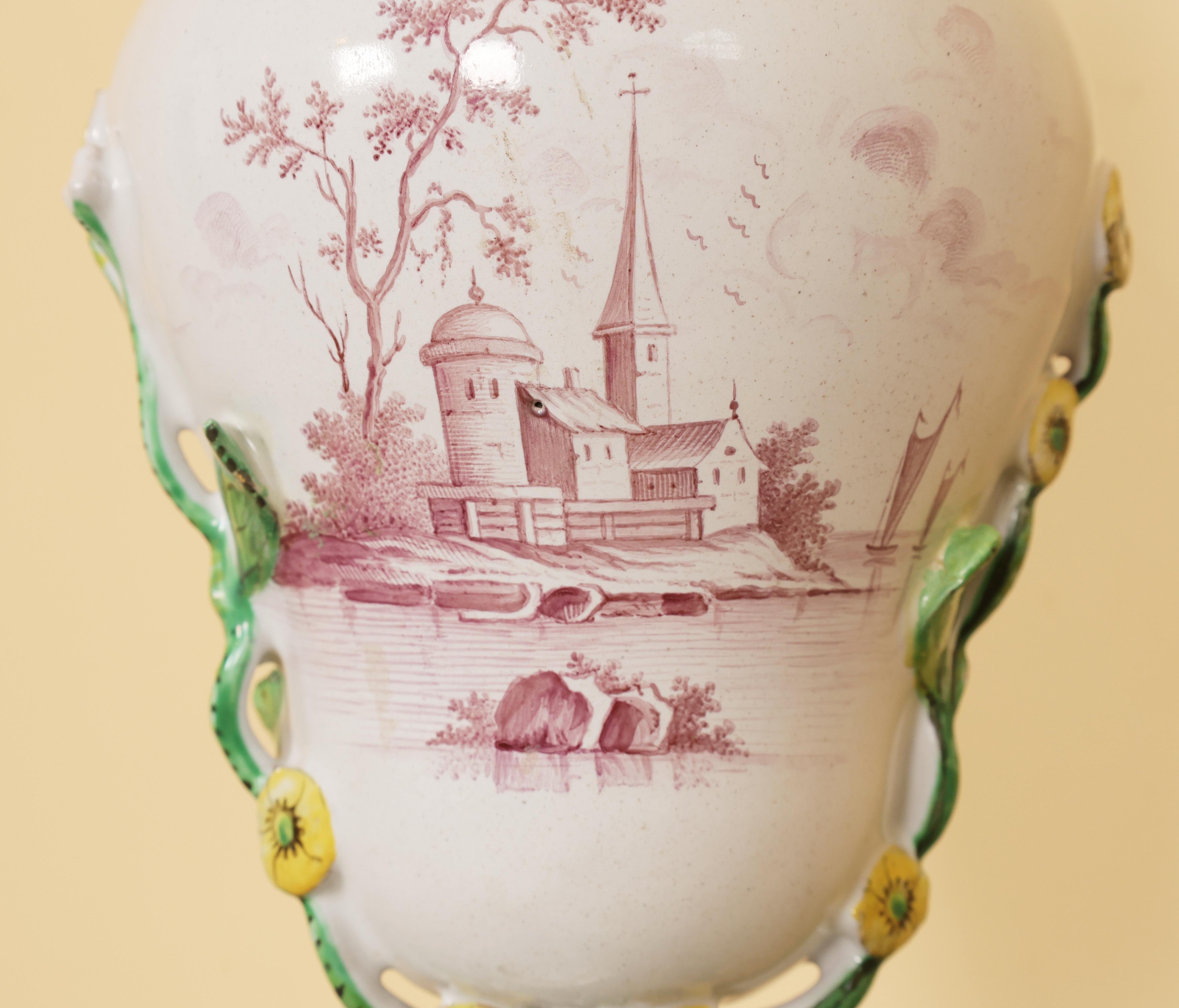 Svedese Vaso di coniglio in faience del XVIII secolo in vendita