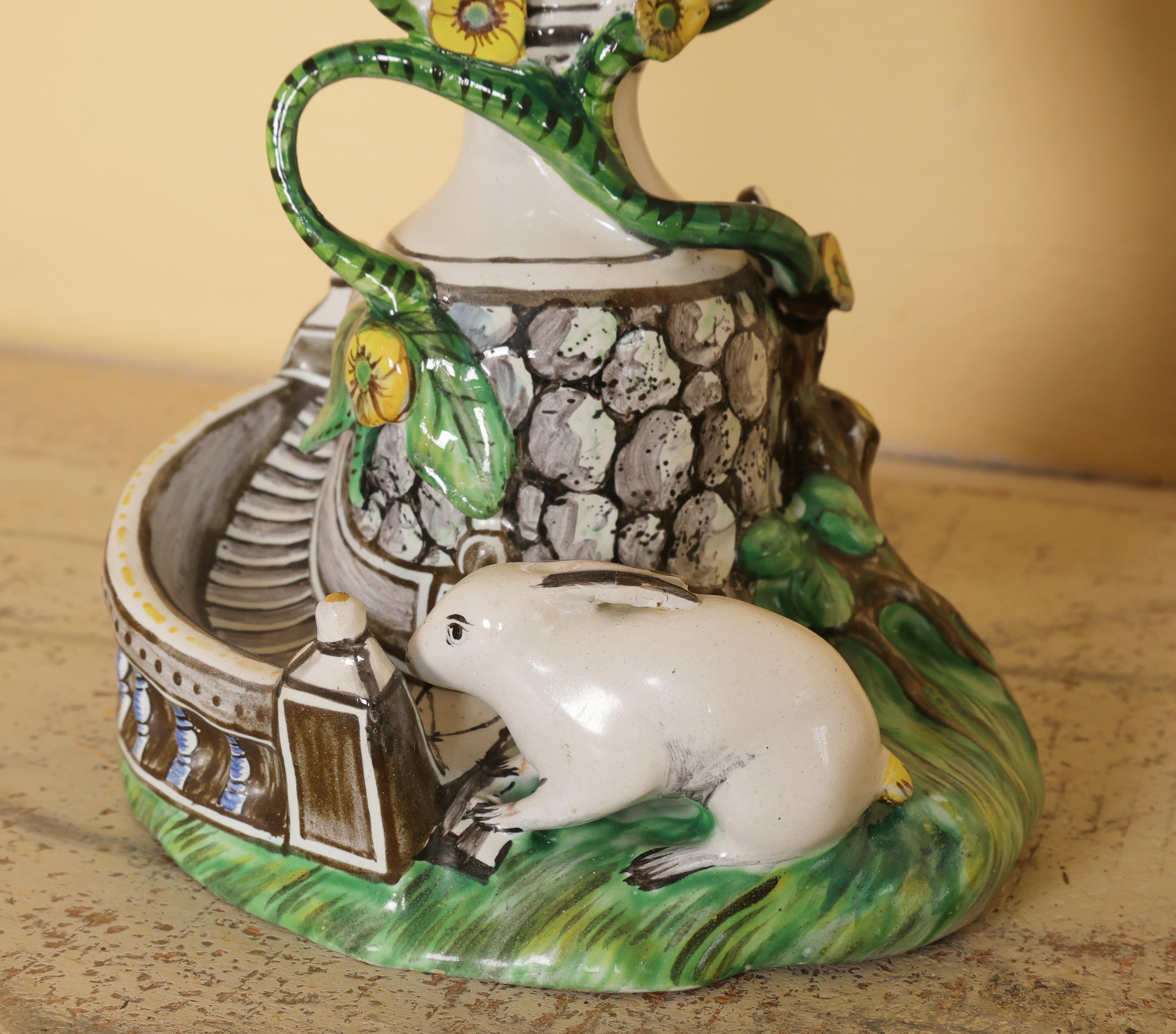 Fino al XVIII secolo Vaso di coniglio in faience del XVIII secolo in vendita