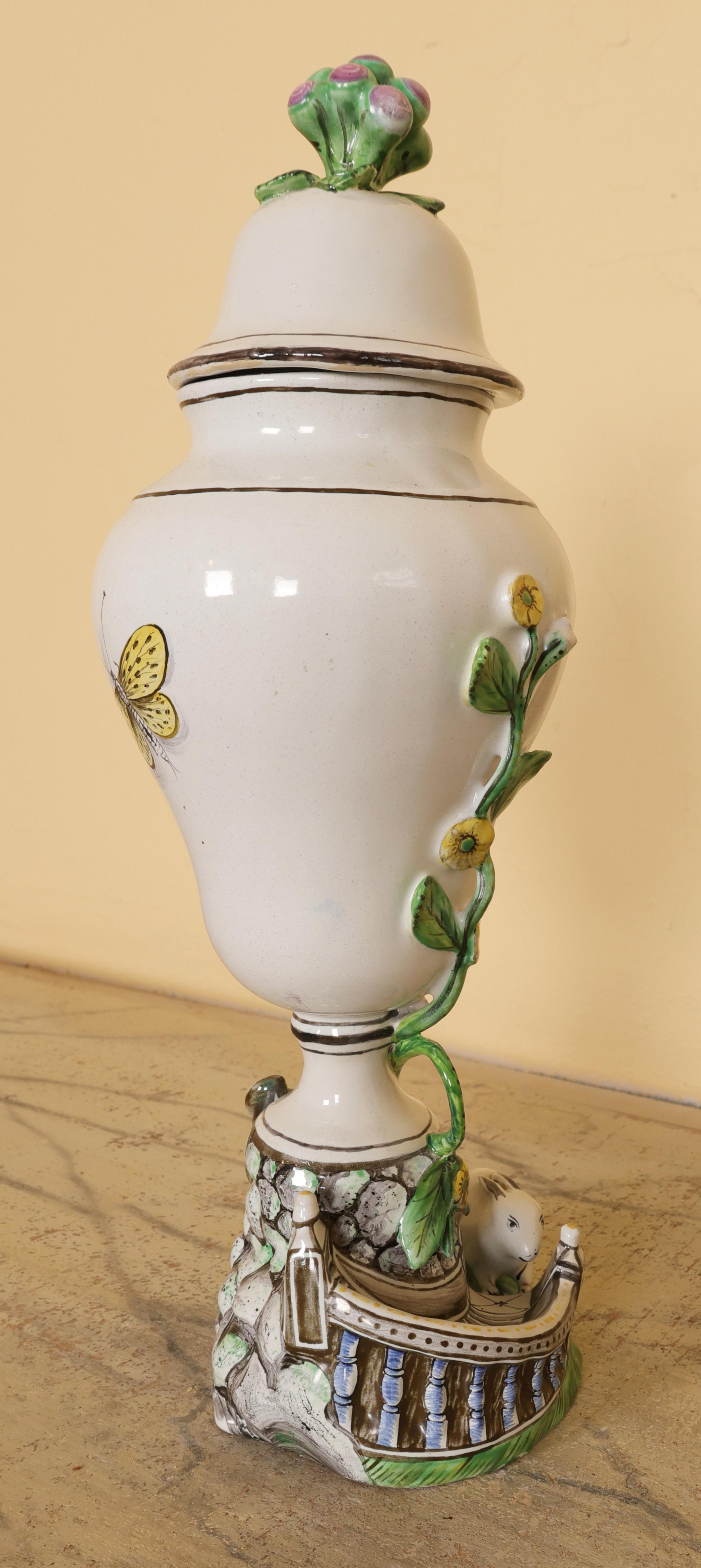 Vaso di coniglio in faience del XVIII secolo in vendita 1