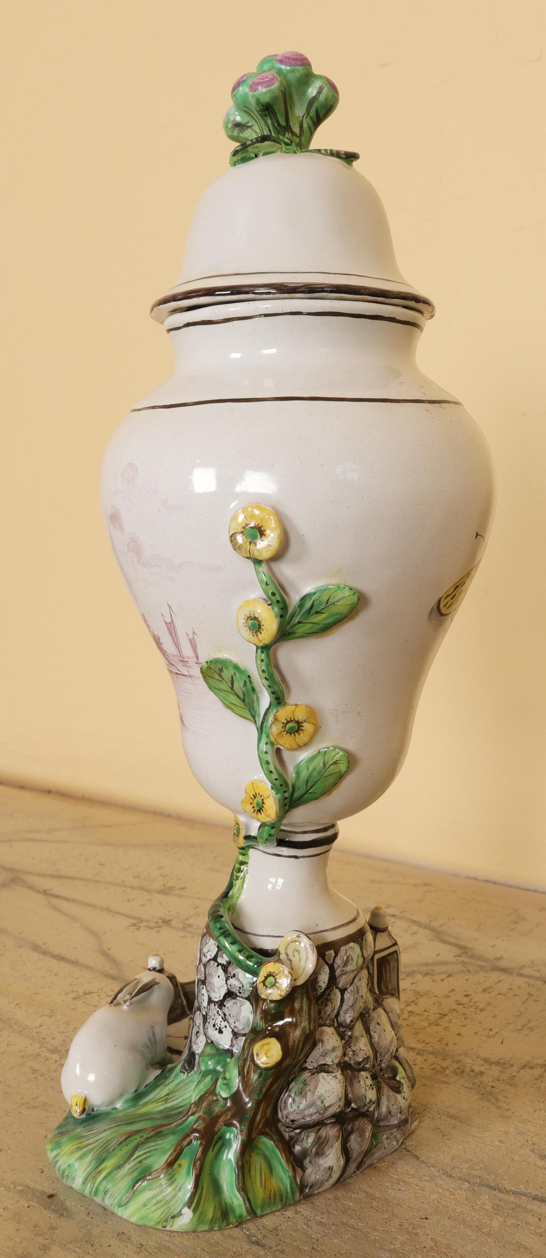 Vaso di coniglio in faience del XVIII secolo in vendita 3
