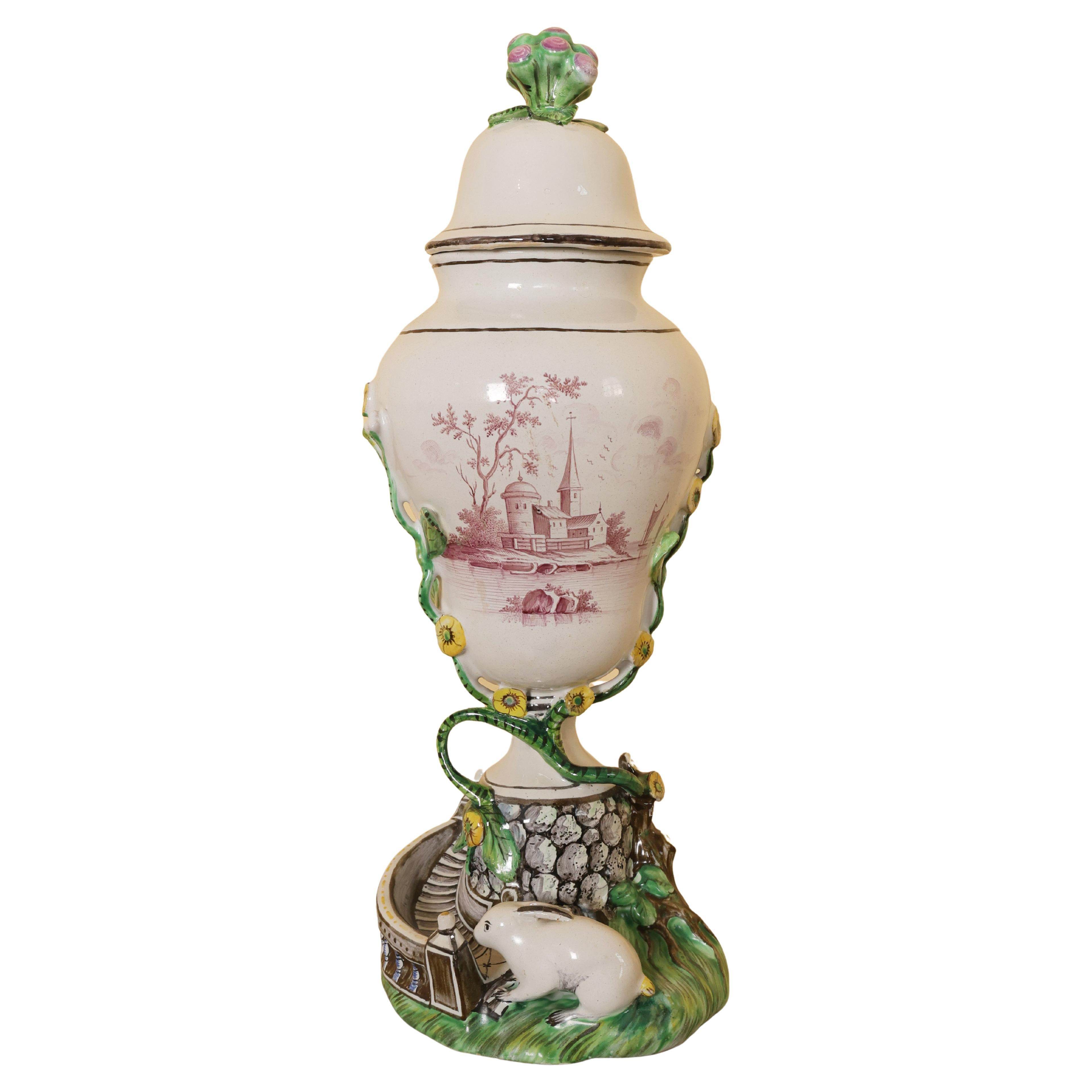 Vaso di coniglio in faience del XVIII secolo