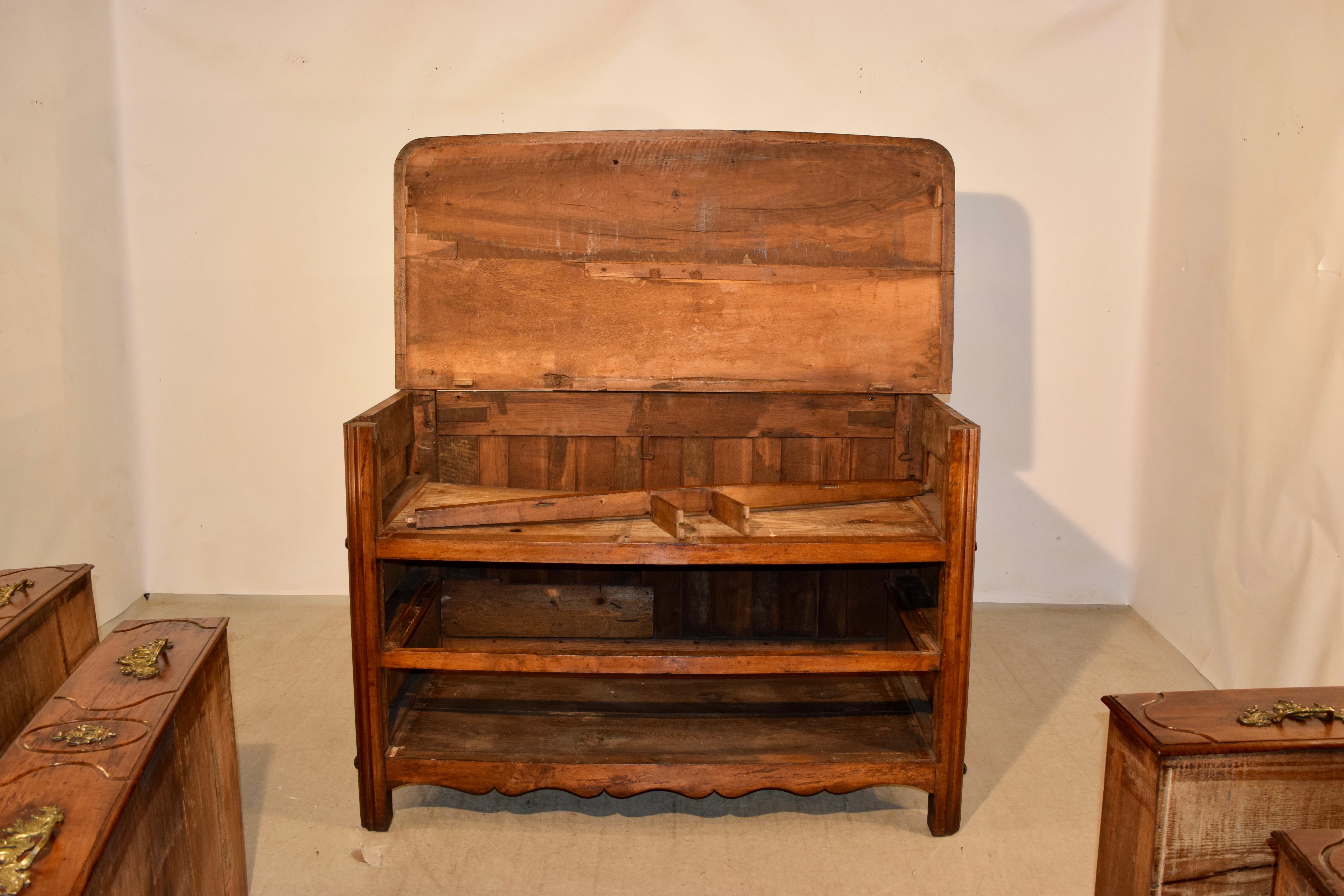 Rara commode da campagna francese del XVIII secolo in vendita 3