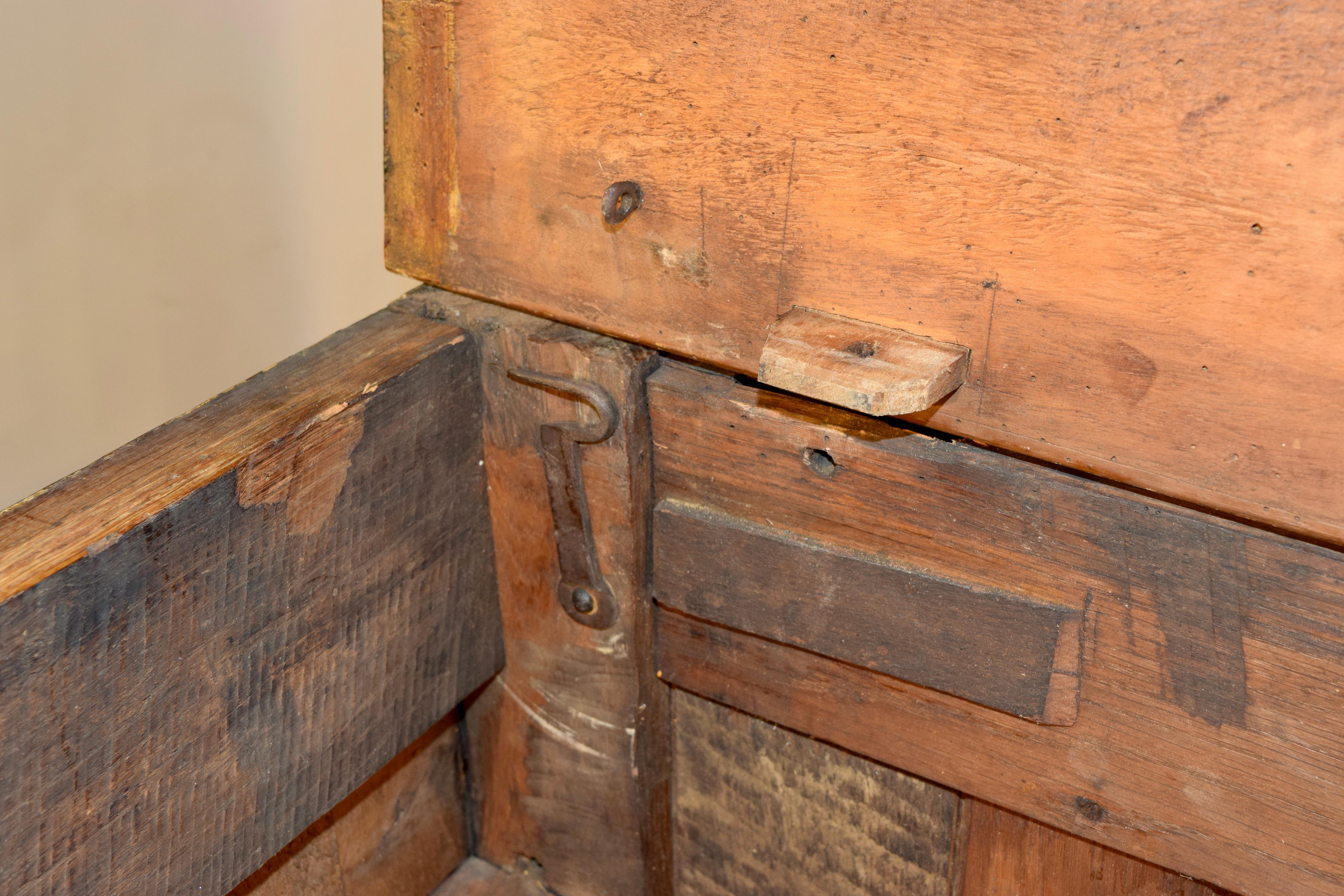 Rara commode da campagna francese del XVIII secolo in vendita 4