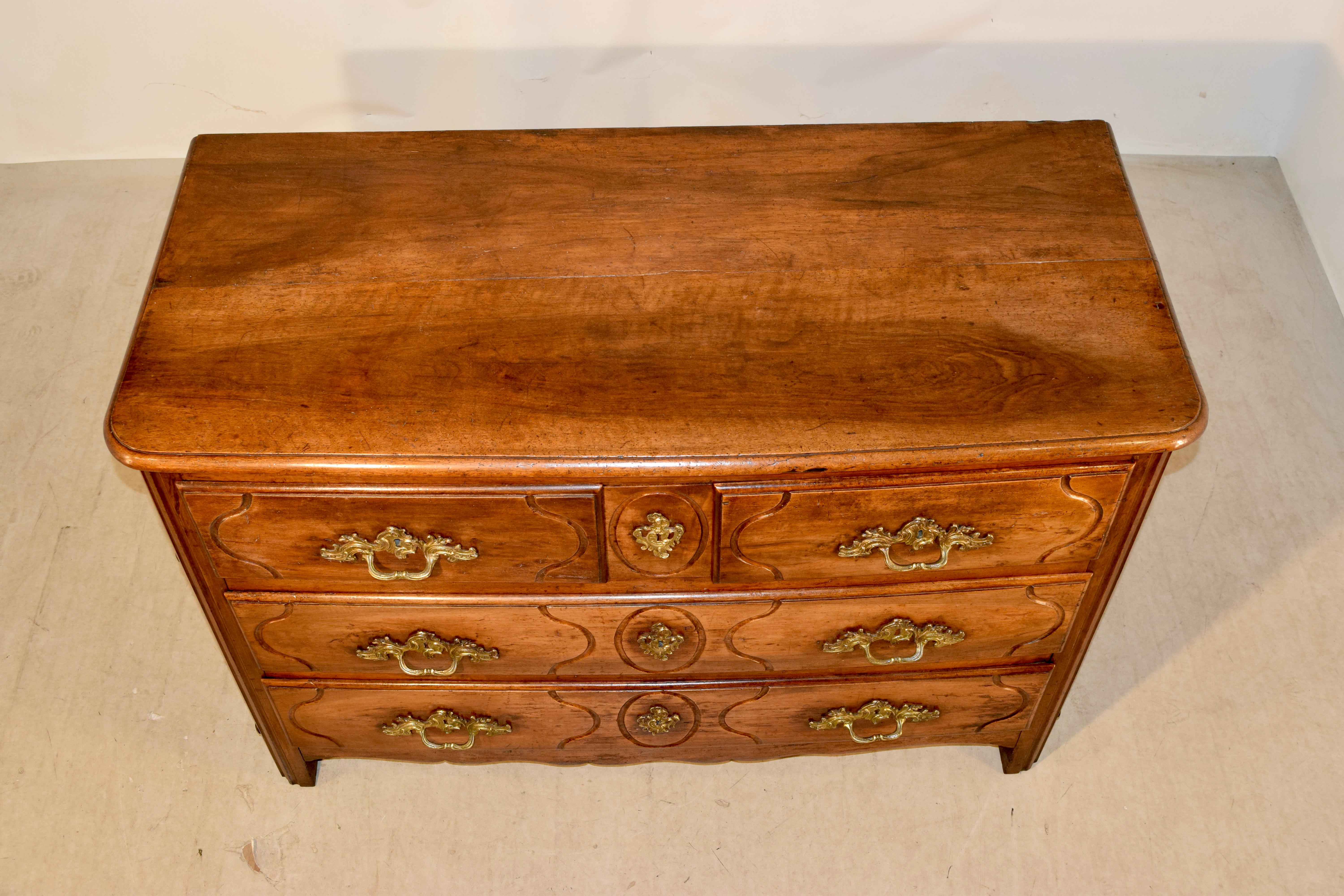Fino al XVIII secolo Rara commode da campagna francese del XVIII secolo in vendita