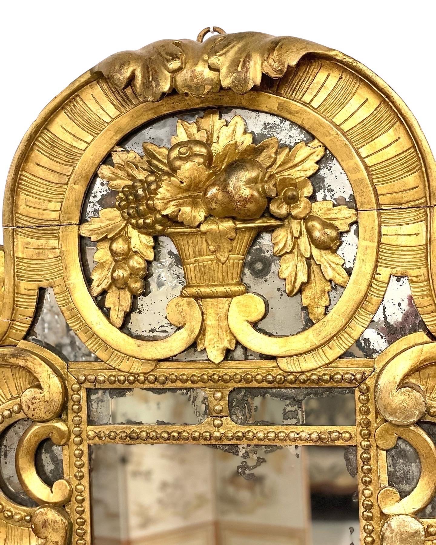 18th Century Rare Giltwood Parcloses Mirror with Wig Stand Arm For Sale 4