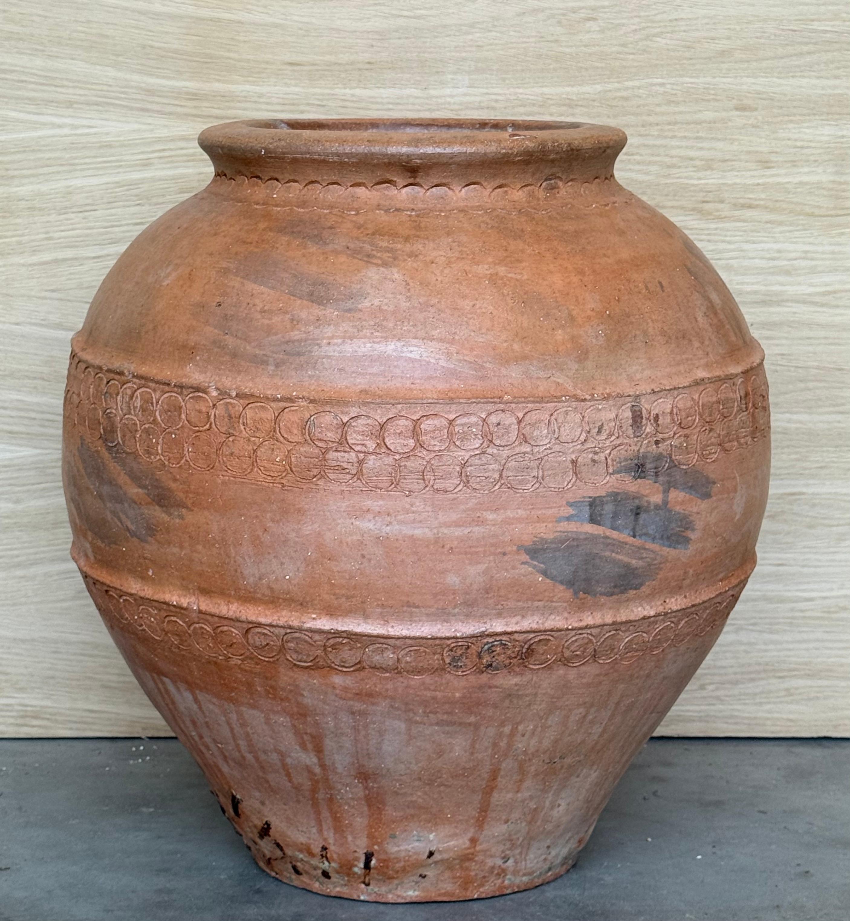 Fin du XVIIIe siècle Rare grand pot à Biot en terre cuite français sculpté à la main du 18e siècle en vente