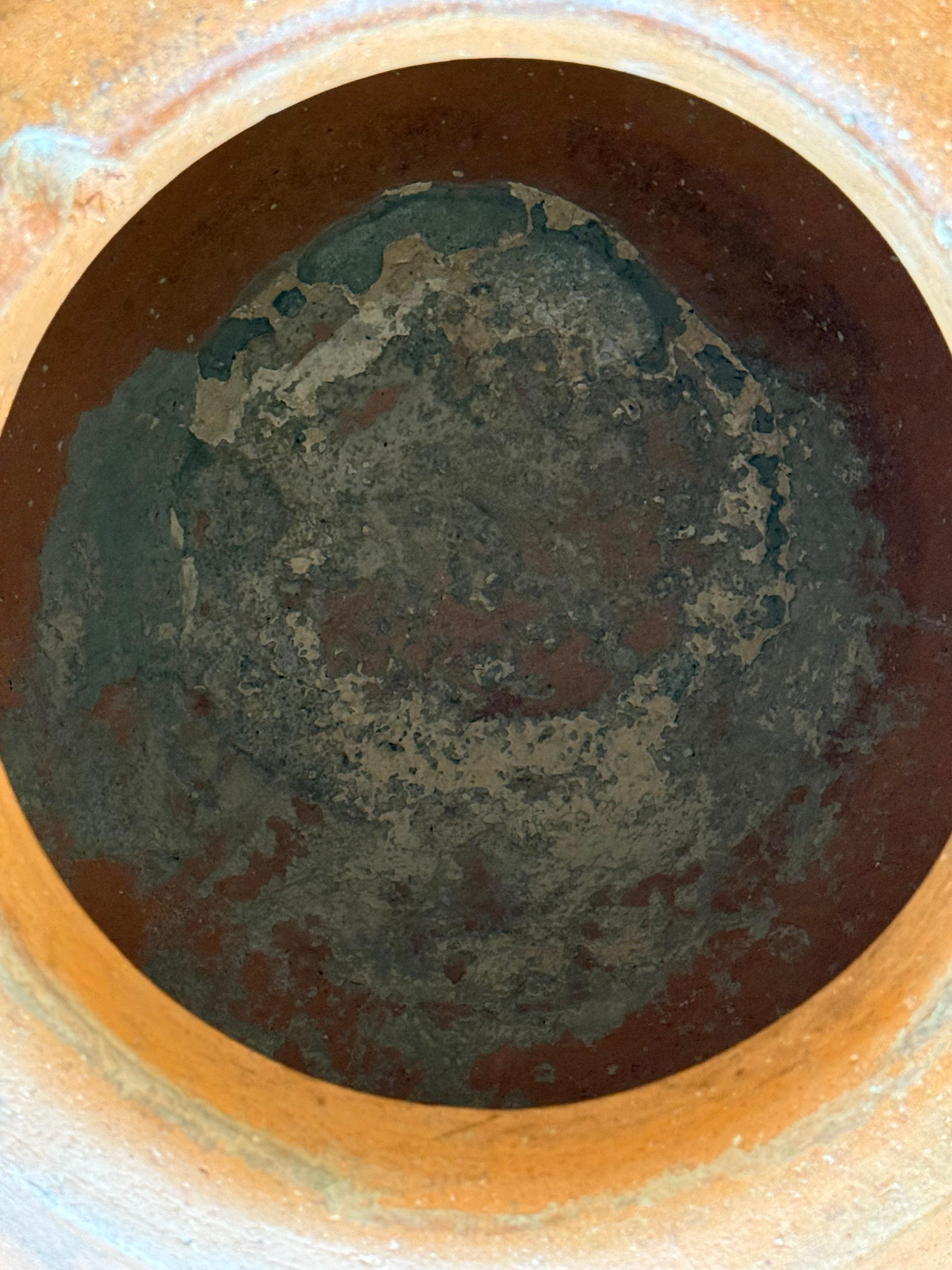 Rare grand pot à Biot en terre cuite français sculpté à la main du 18e siècle en vente 1