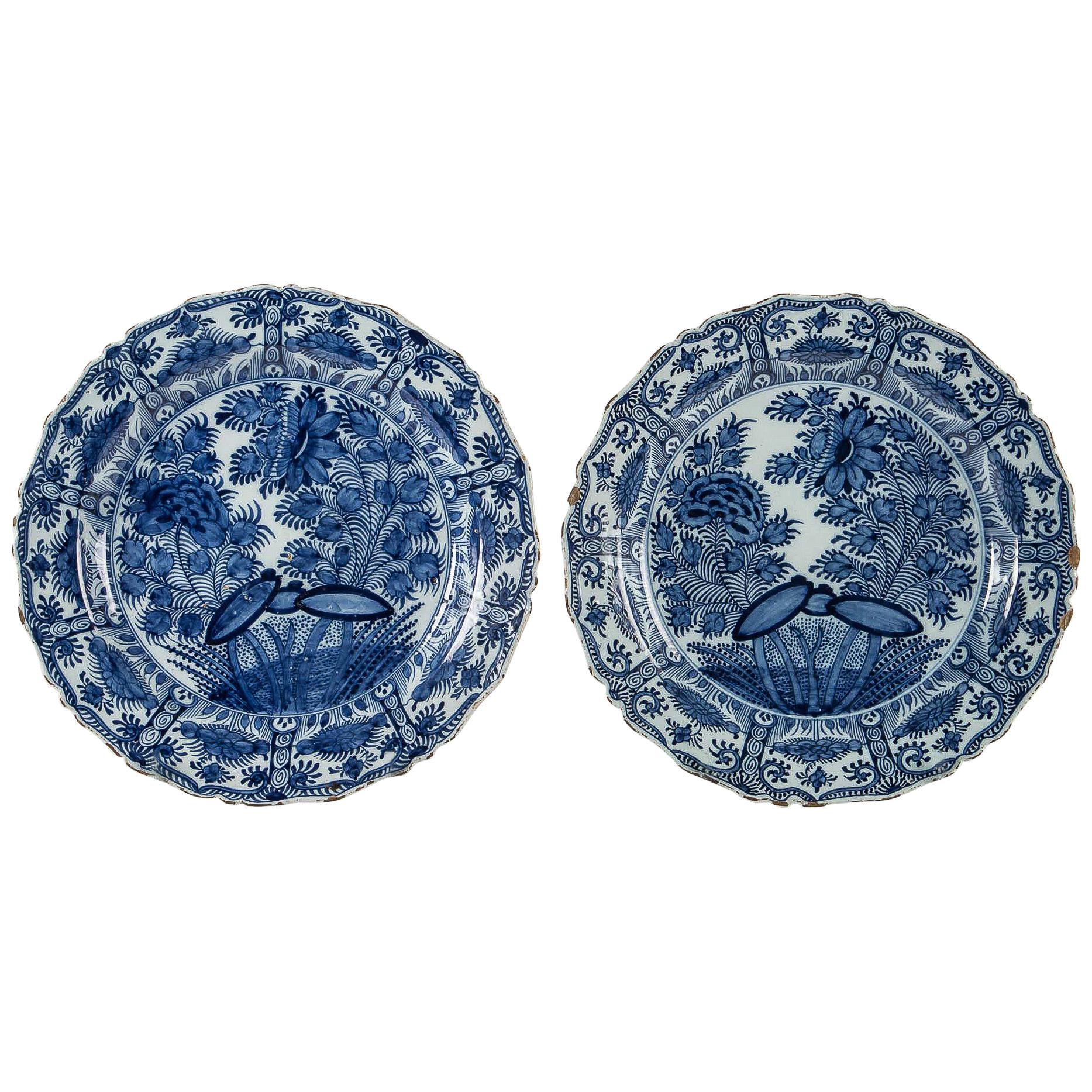 18th Century, Rare Pair of Faience Delft Round Dishes by Ax Porcelain Factory For Sale