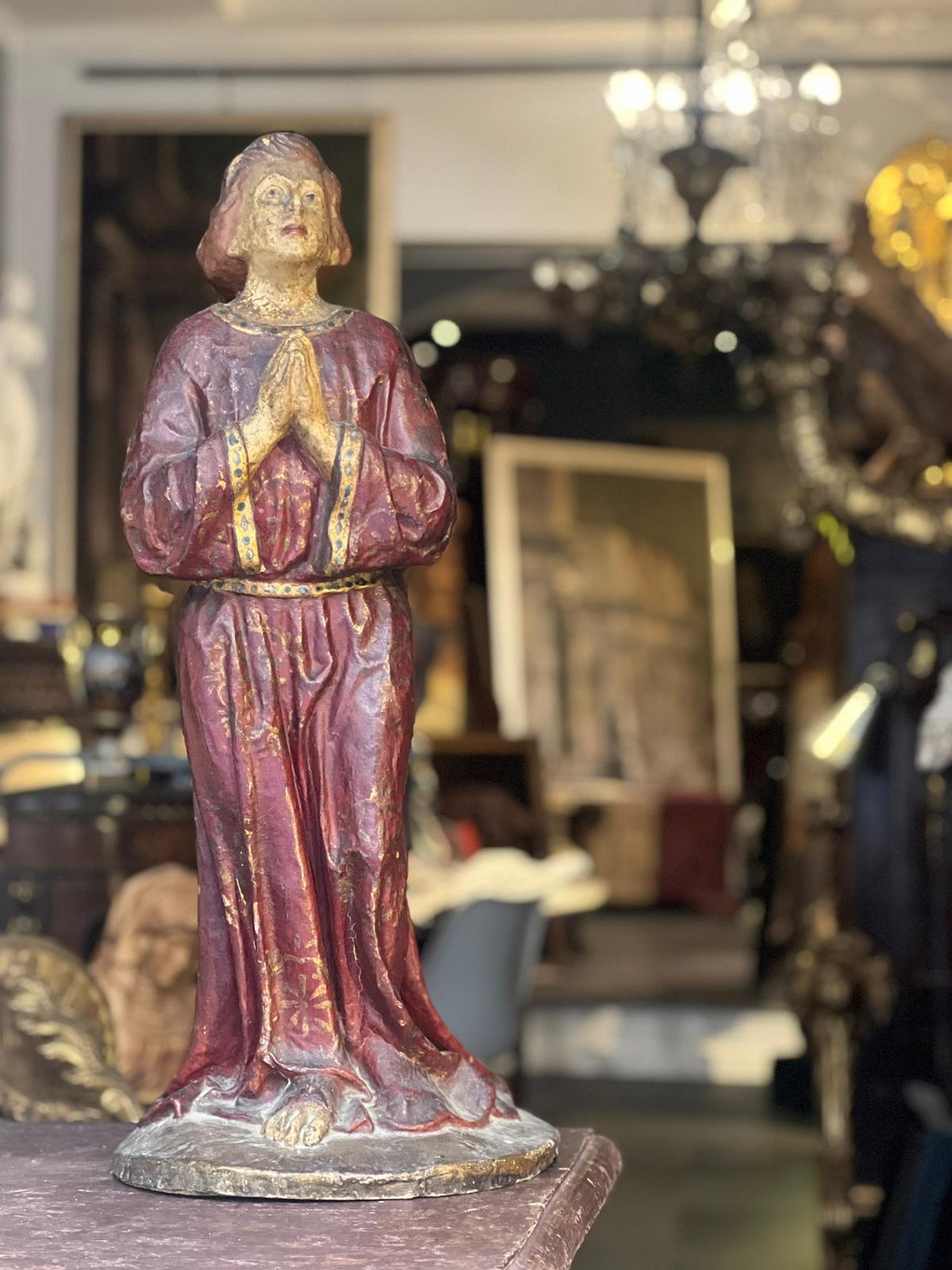 Rare paper mache statue depicting a praying figure, very detailed decorations on the dress. Italy, 18th century.

The sculpture would require a cleaning operation, we are willing to make a restoration estimate through our specialists.

Dimensions: