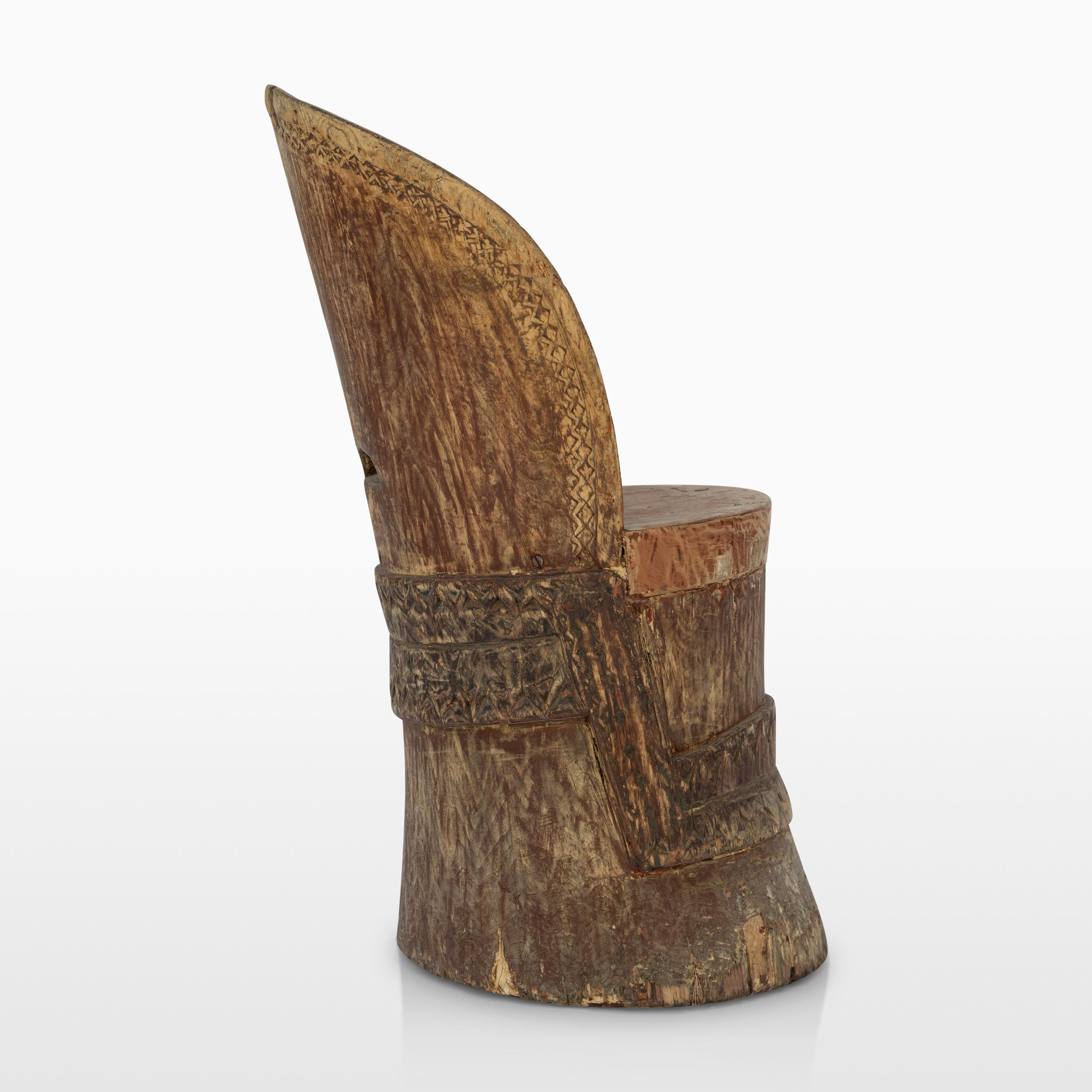 Sculpté à la main Tabouret d'art populaire suédois rare du 18ème siècle en vente