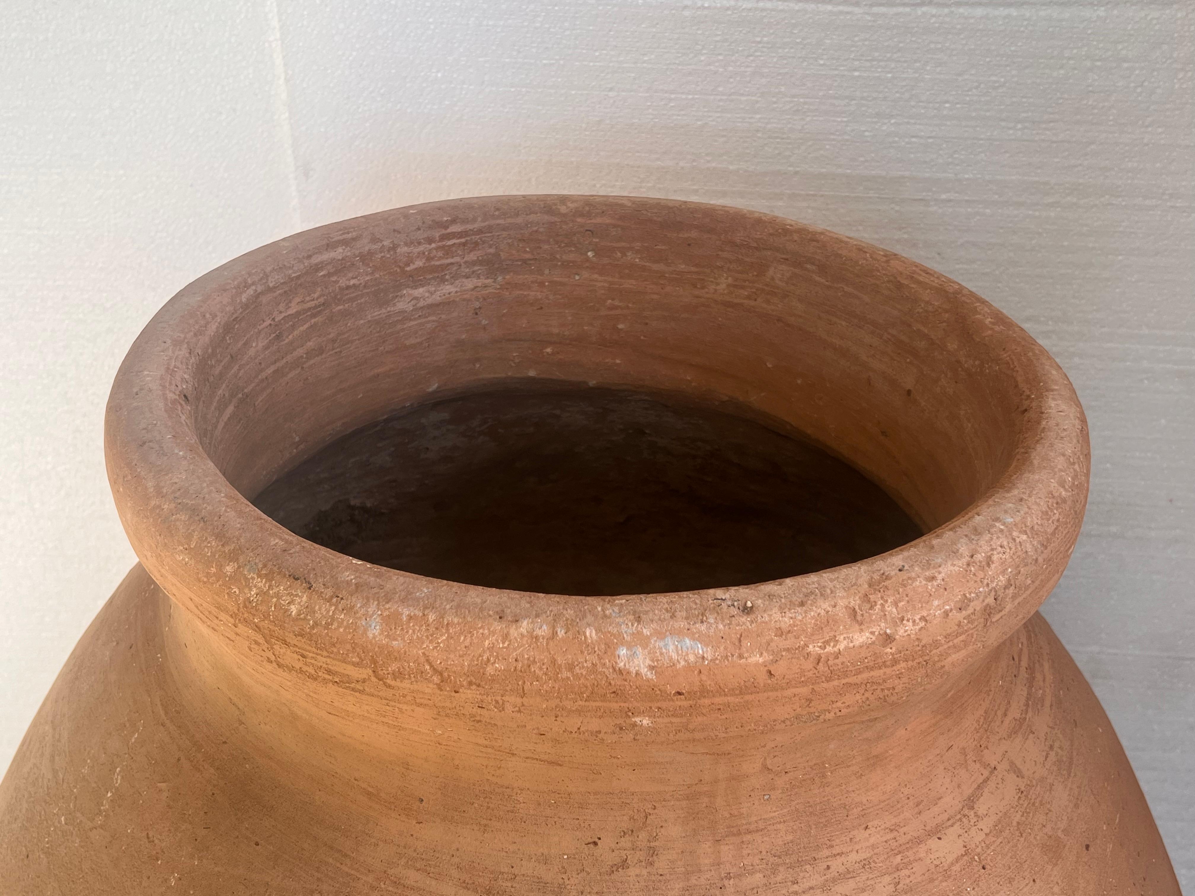 Fin du XVIIIe siècle Rare pot à Biot français en terre cuite sculpté à la main du 18e siècle en vente