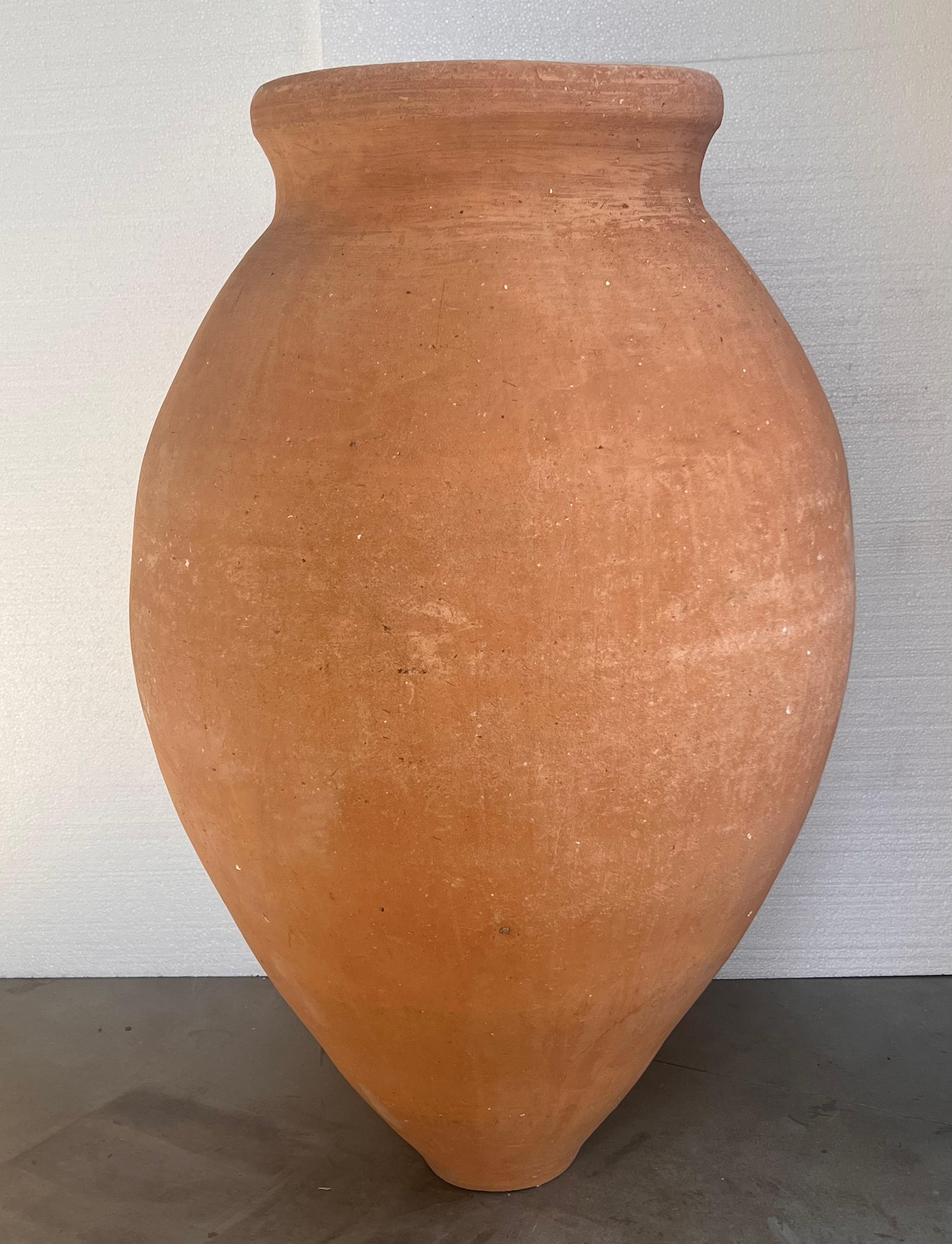 Rare pot à Biot français en terre cuite sculpté à la main du 18e siècle en vente 1