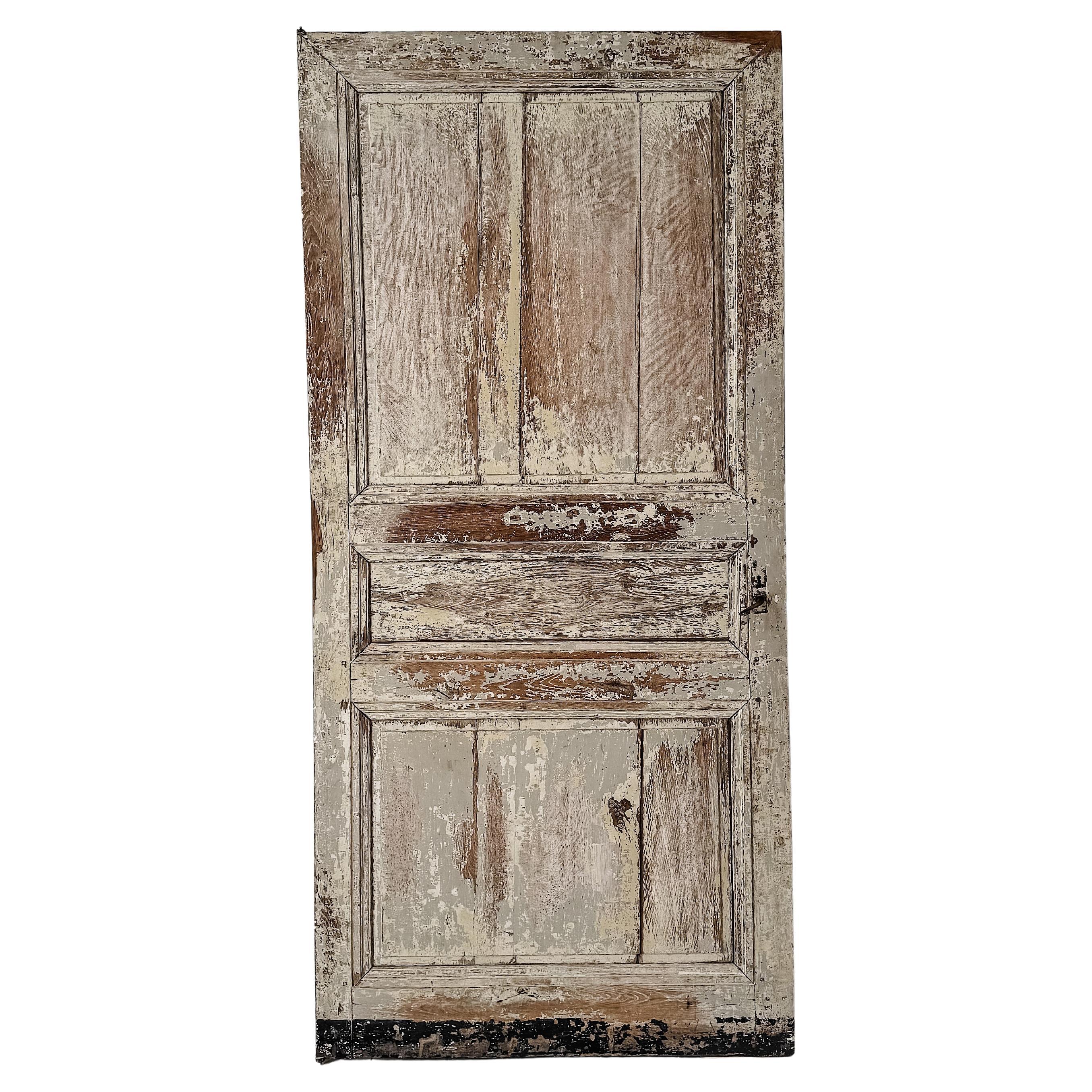 Porte française à trois panneaux du 18e siècle, récupérée, avec peinture d'origine usée par le temps