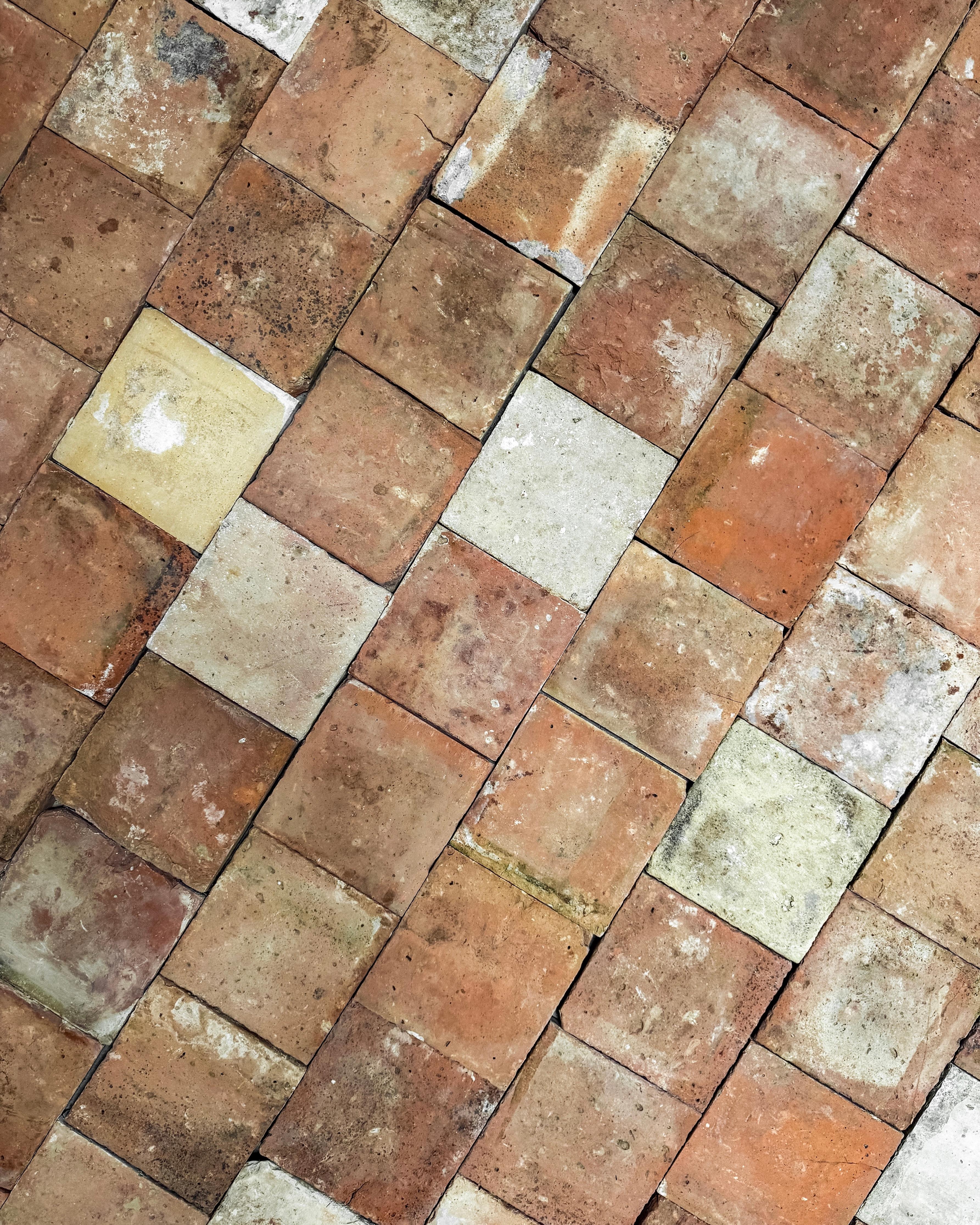 Piastrelle in terracotta francese recuperate del XVIII secolo, 68 SF in vendita 7