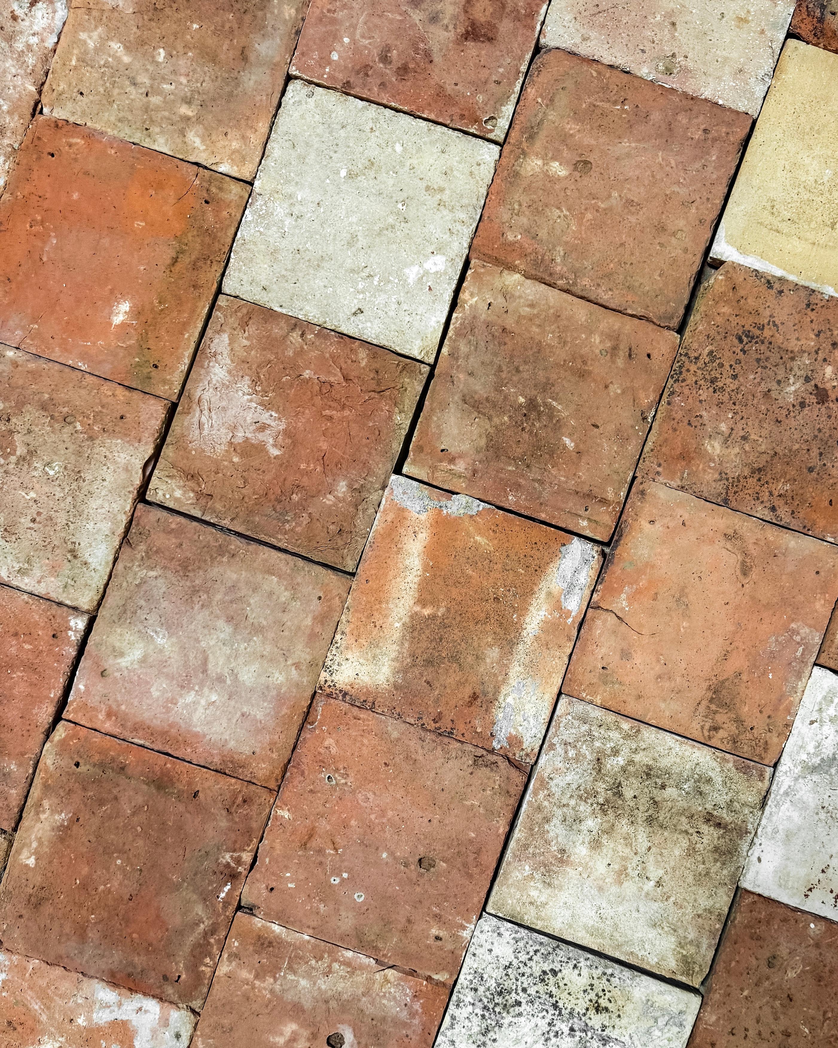 Piastrelle in terracotta francese recuperate del XVIII secolo, 68 SF in vendita 11