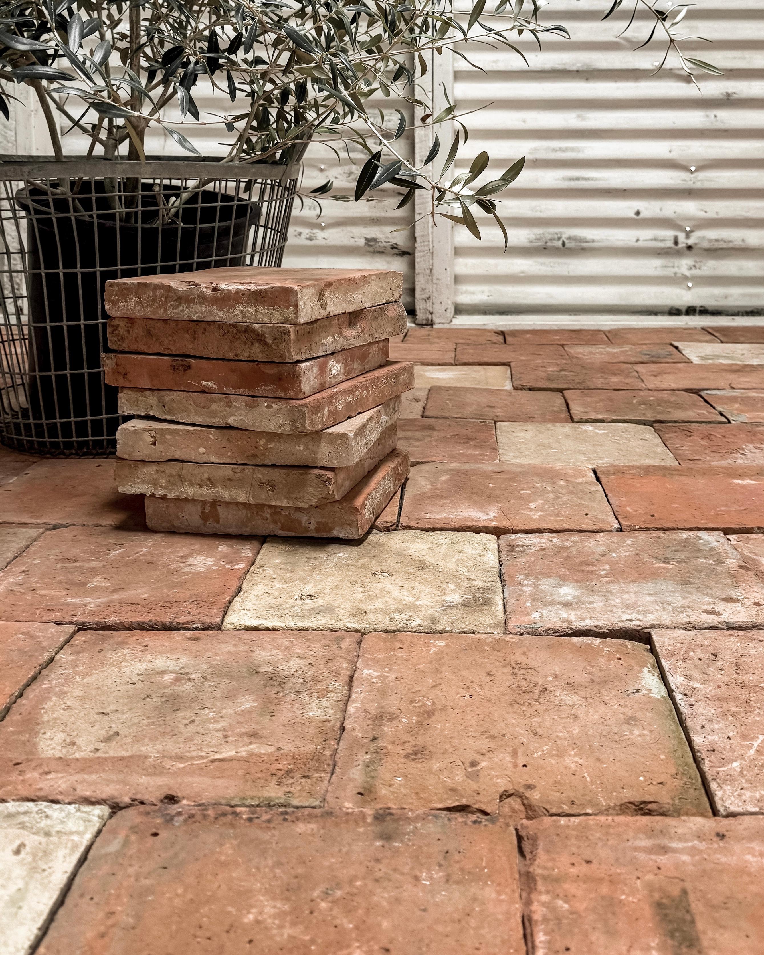 Piastrelle in terracotta francese recuperate del XVIII secolo, 68 SF In condizioni buone in vendita a Mckinney, TX