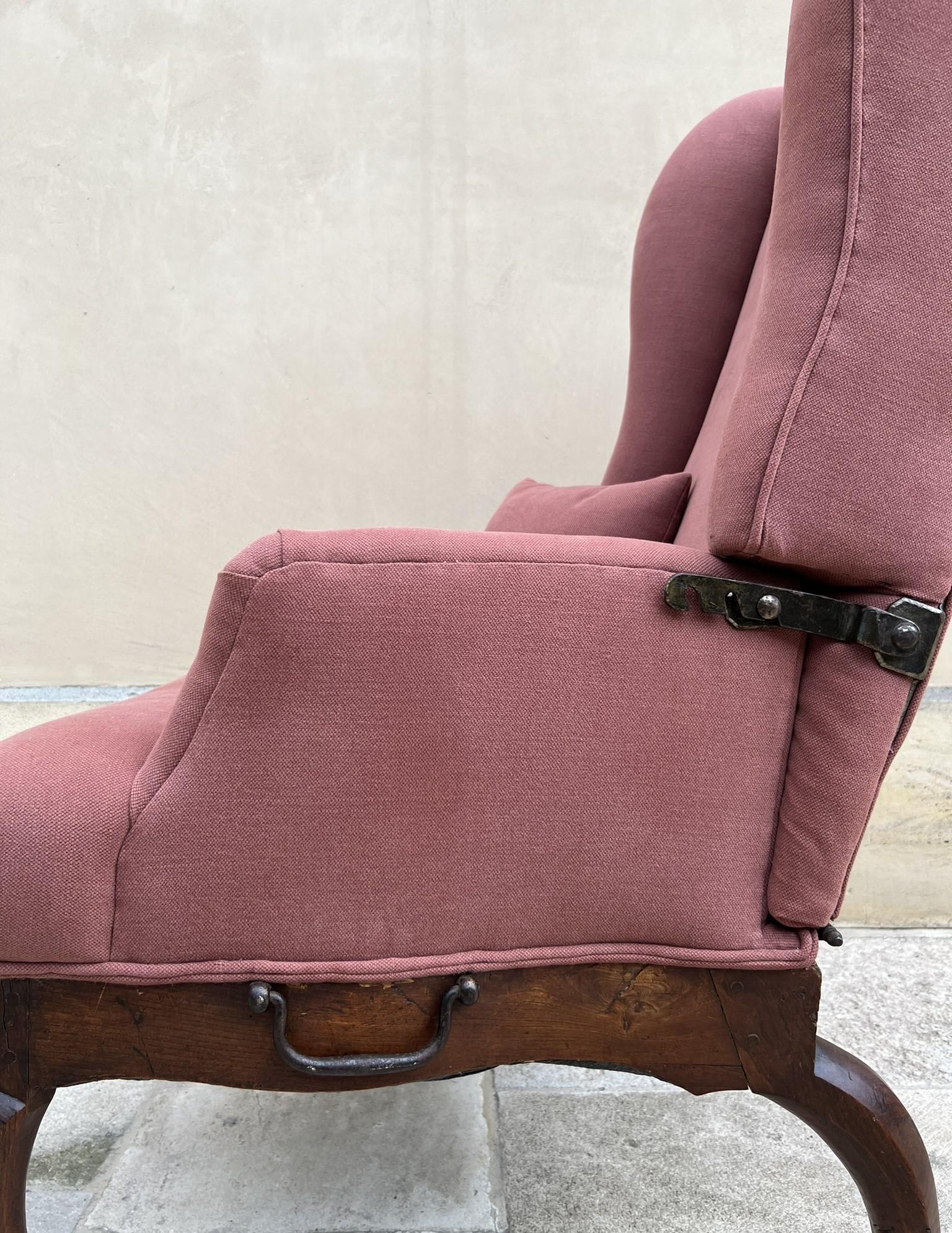 18th Century Reclining Wing Armchair  For Sale 3