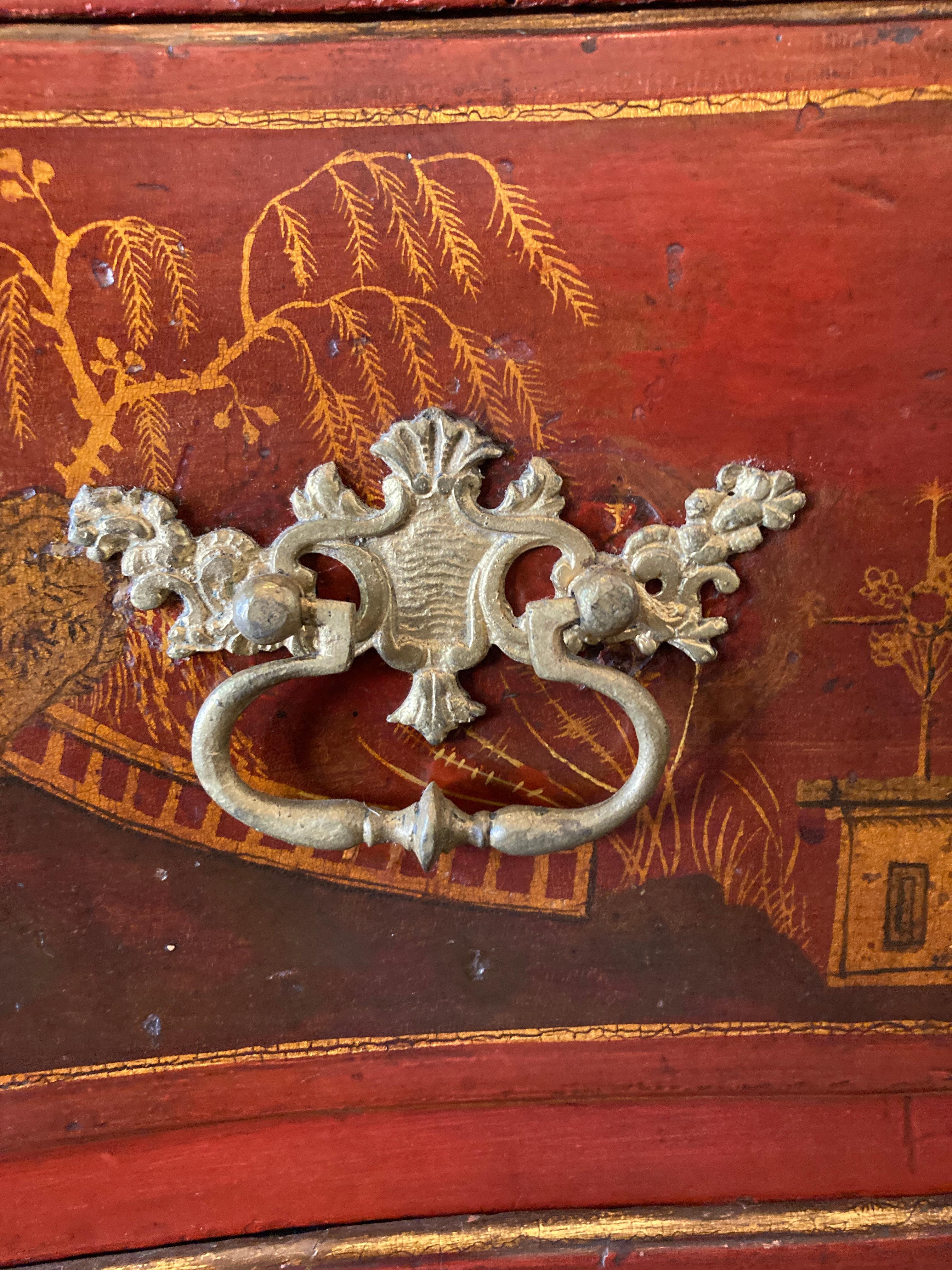 Commode italienne laquée rouge du 18ème siècle avec décoration de chinoiseries en vente 6